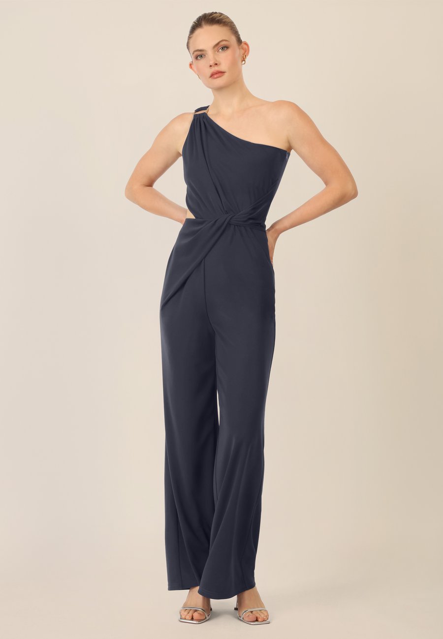 Комбинезон Apart ONE SHOULDER OVERALL, Nachtblau/Dark Blue
Комбинезон Apart ONE SHOULDER OVERALL, Nachtblau/Dark Blue