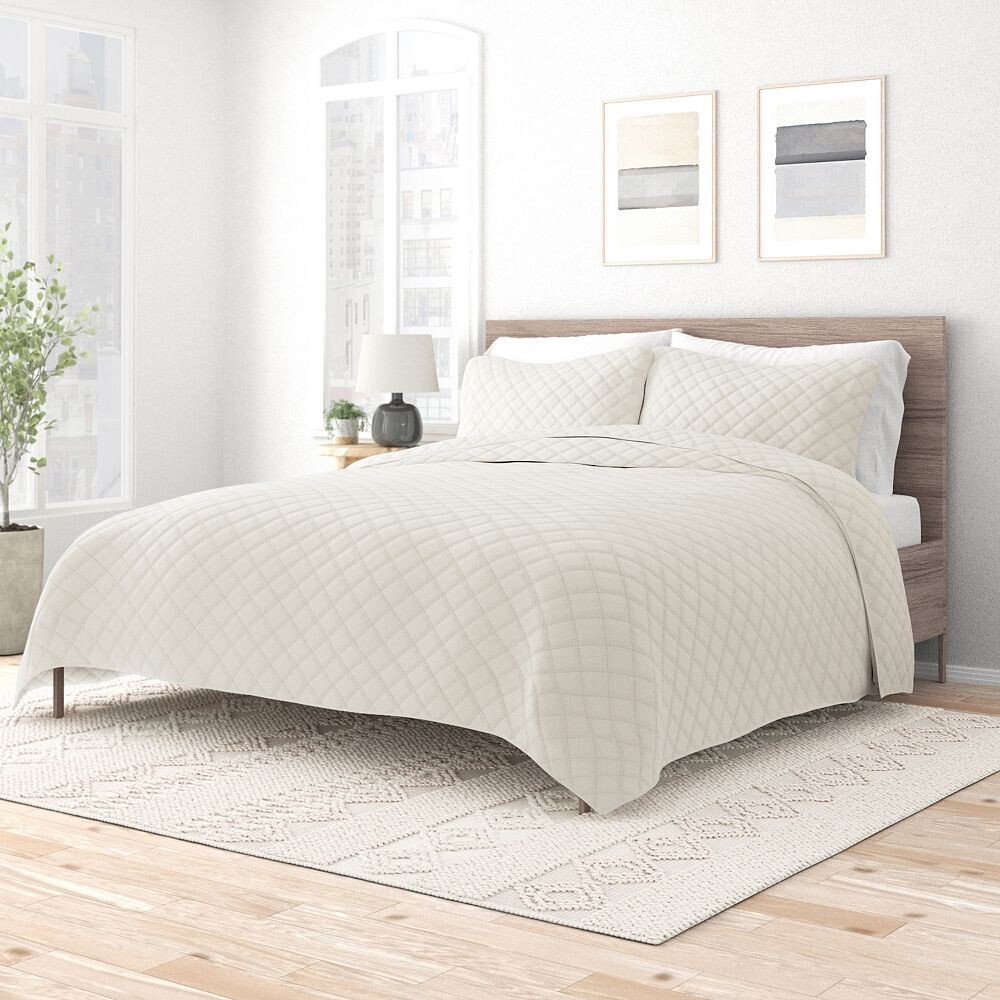 Легкий и дышащий комплект современных одеял из 3 предметов — Urban Loft, цвет Diamond Stitch Natural
Легкий и дышащий комплект современных одеял из 3 предметов — Urban Loft, цвет Diamond Stitch Natural