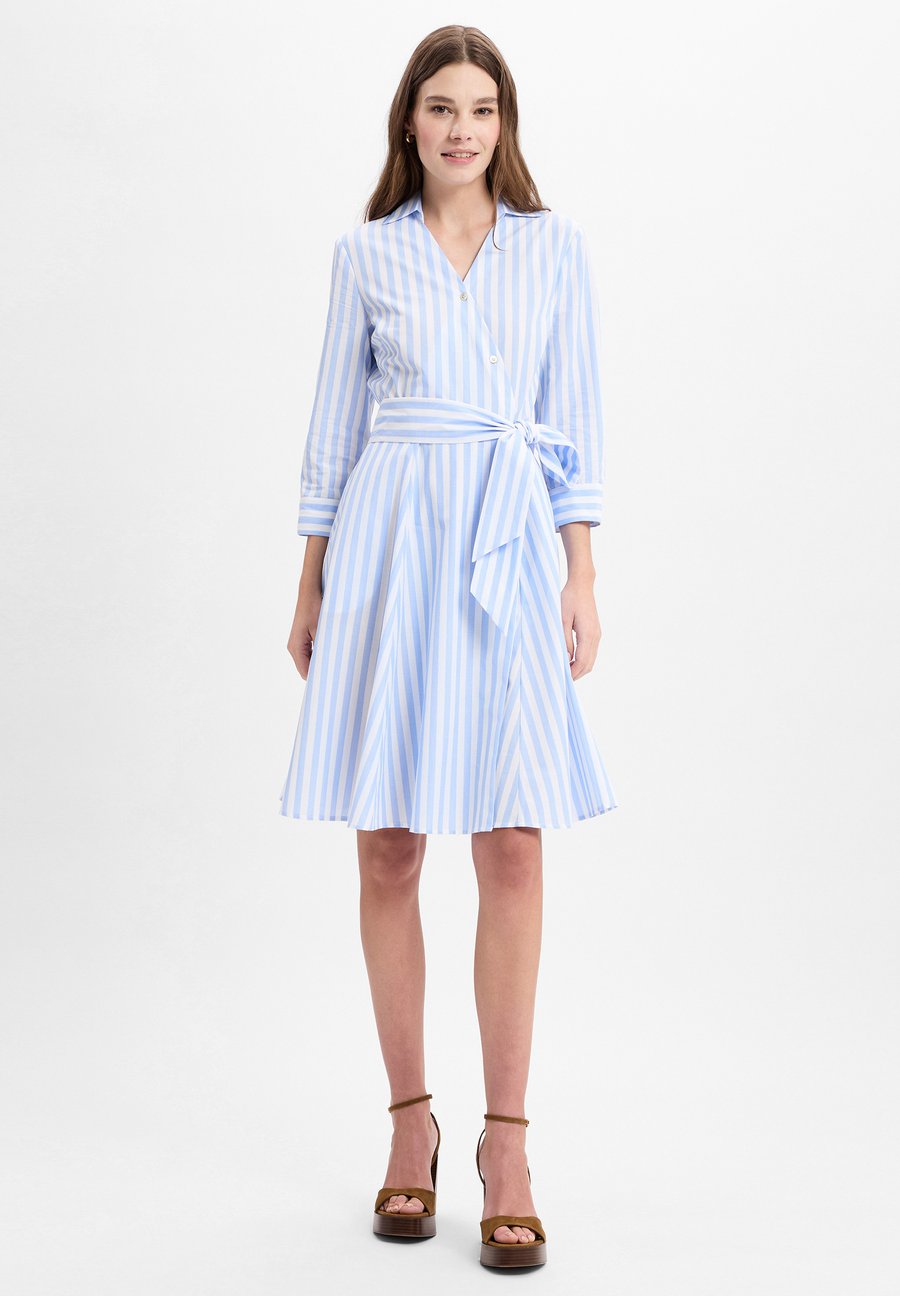 Платье Marie Lund Shirt dress, Hellblau Weiß/Light Blue
Платье Marie Lund Shirt dress, Hellblau Weiß/Light Blue