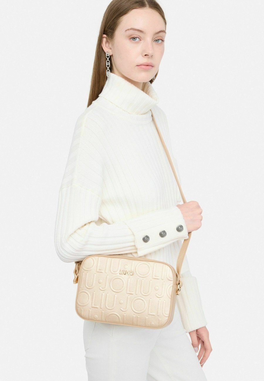 Сумка кросс-боди LIU JO Cross body bag, Gold-Coloured
Сумка кросс-боди LIU JO Cross body bag, Gold-Coloured