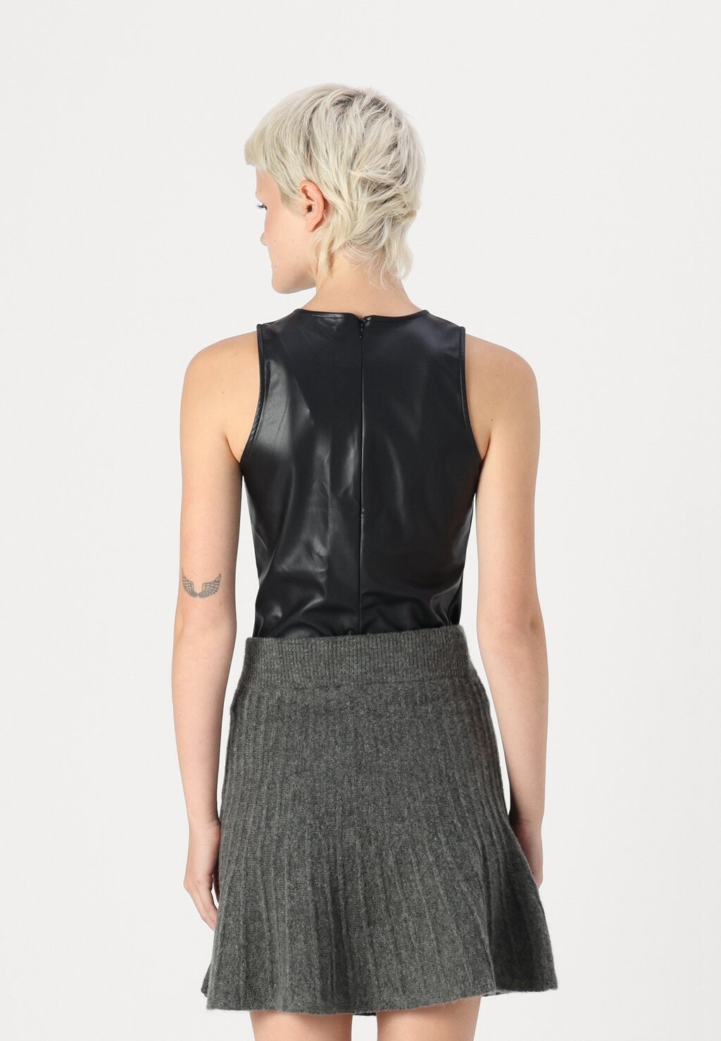 Топ ONLTANA BODY ONLY, черный
Топ ONLTANA BODY ONLY, черный