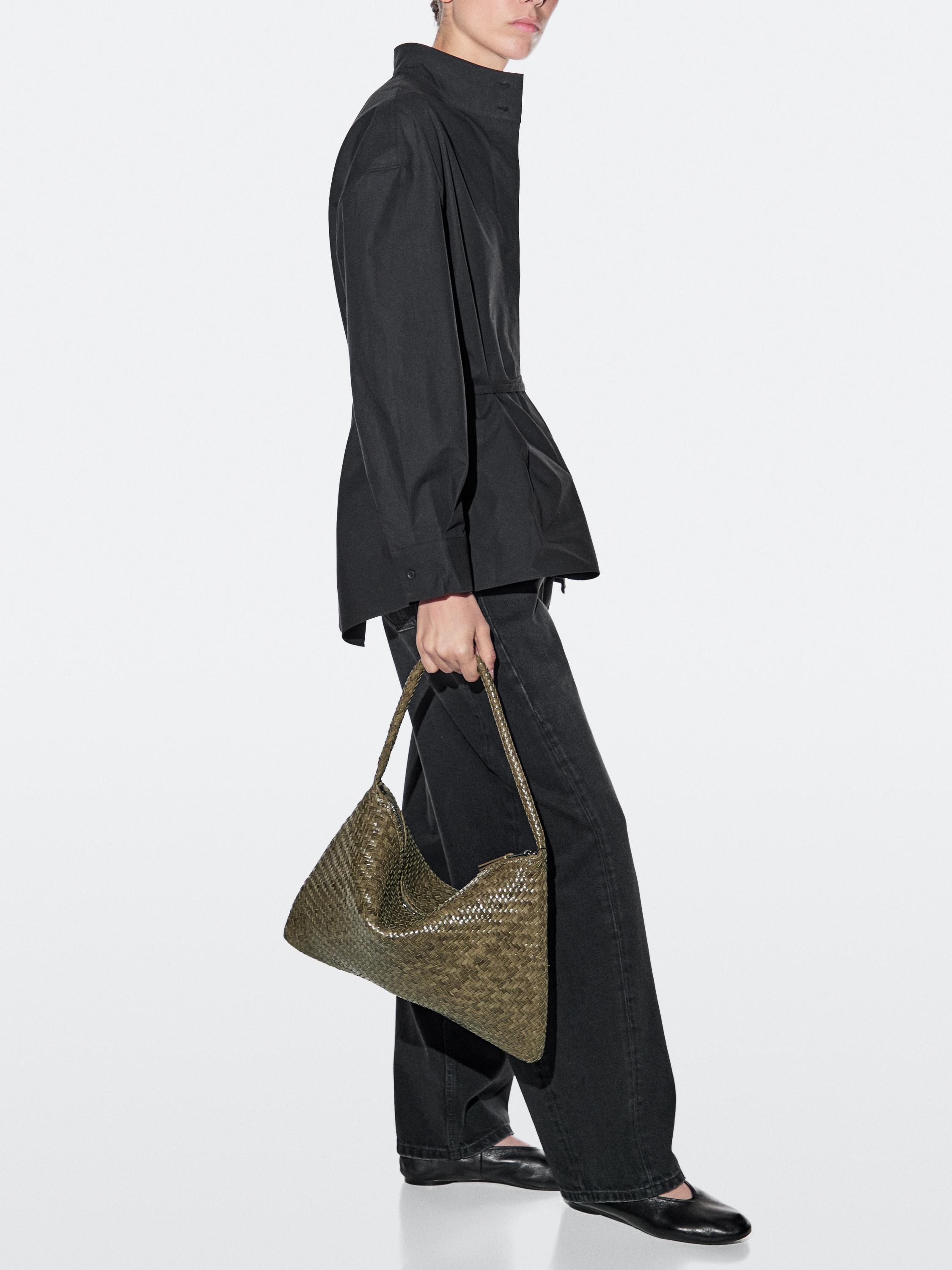 Наплечная сумка среднего размера из плетеной кожи Massimo Dutti, khaki
Наплечная сумка среднего размера из плетеной кожи Massimo Dutti, khaki