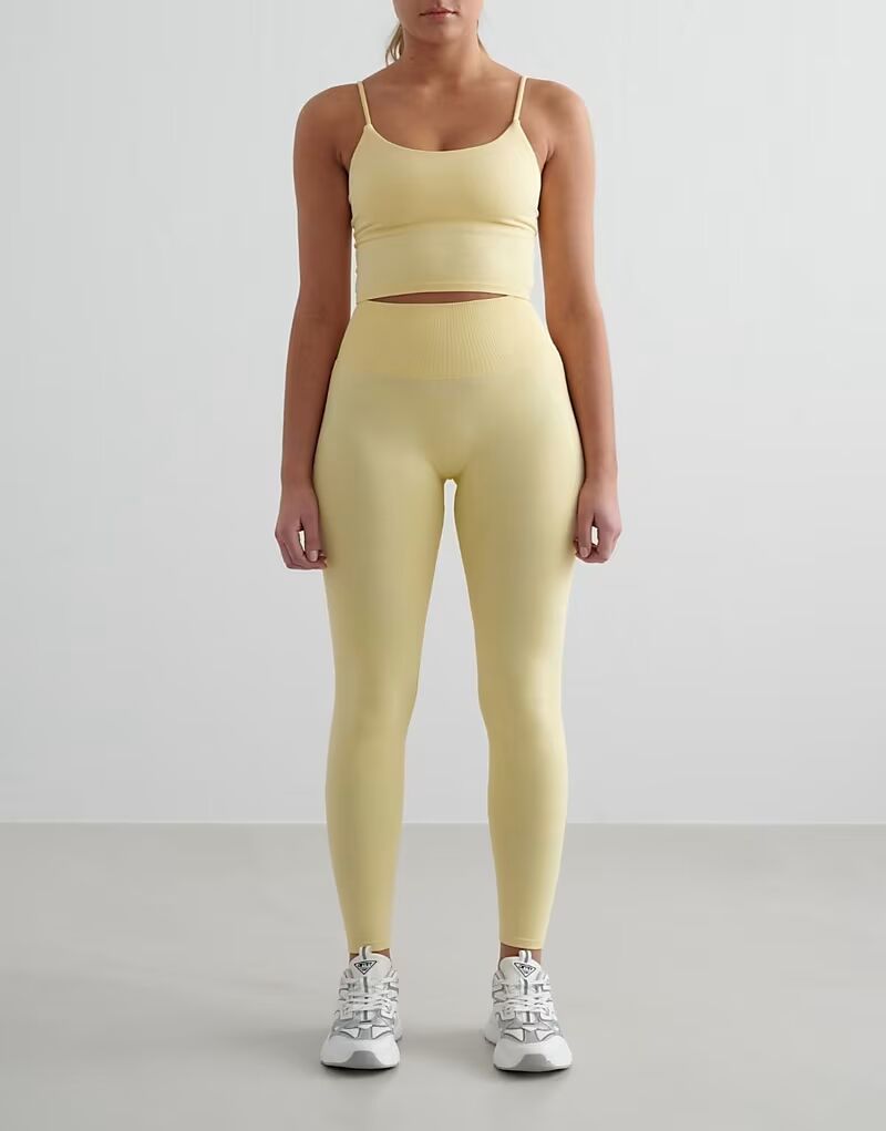 Бесшовные колготки Aim'n Mellow для миниатюрных, светло-желтого цвета
Бесшовные колготки Aim'n Mellow для миниатюрных, светло-желтого цвета