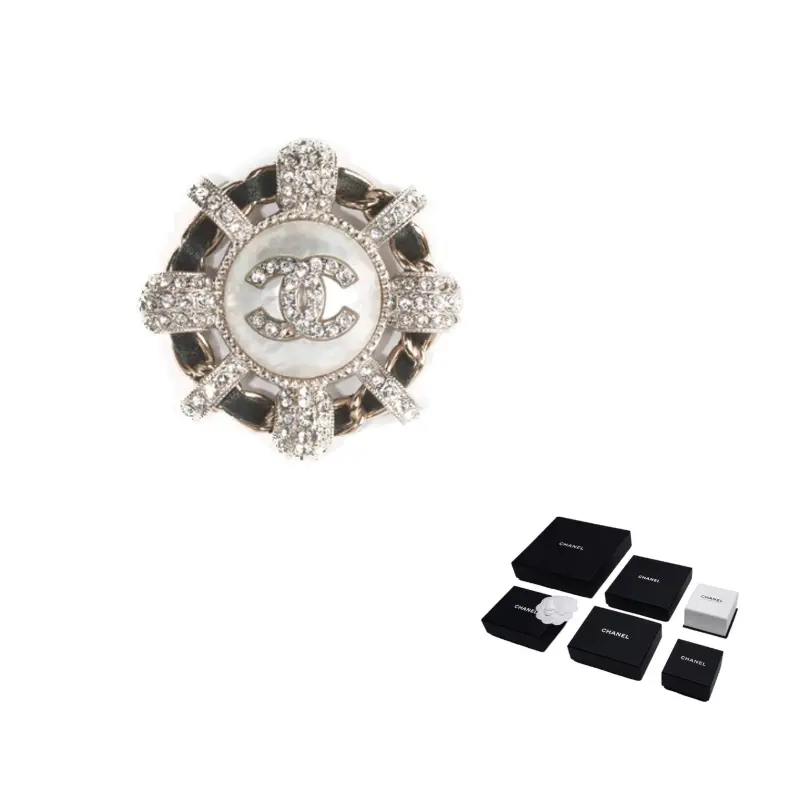Брошь Women's CHANEL
Брошь Women's CHANEL