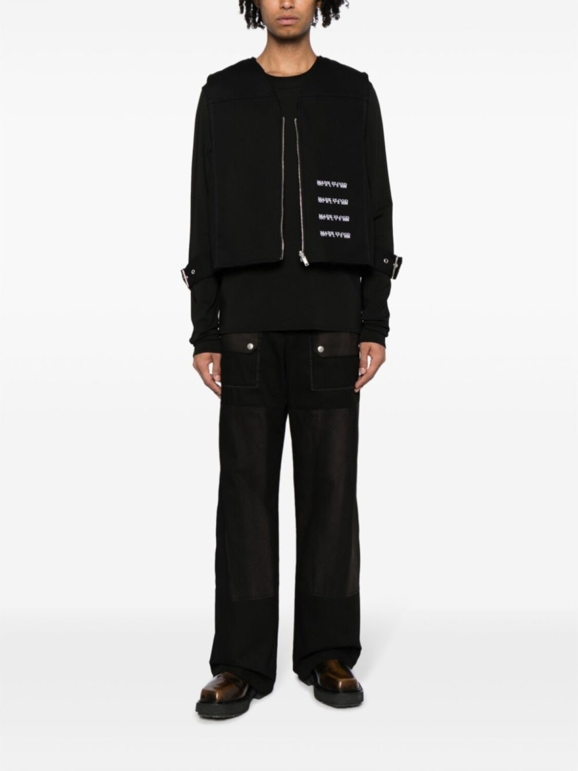 1017 ALYX 9SM топ с вышивкой и надписью, черный
1017 ALYX 9SM топ с вышивкой и надписью, черный