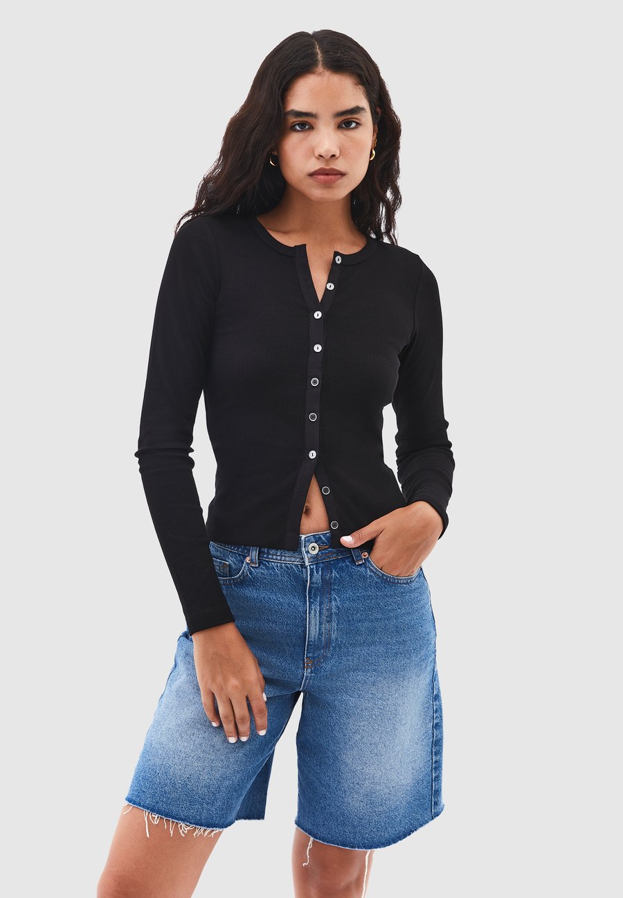 Кардиган OXXO CREW NECK LONG SLEEVE, Black
Кардиган OXXO CREW NECK LONG SLEEVE, Black