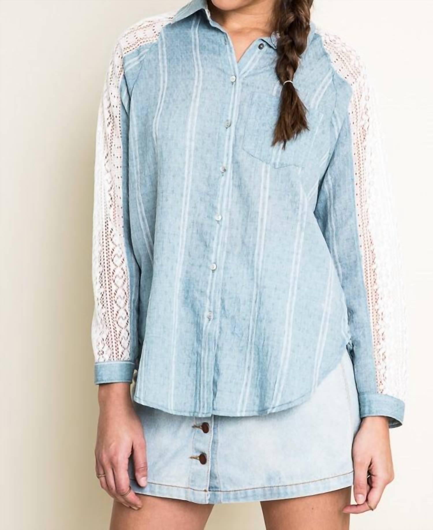 Джимовая блузка с кружевом и эффектом шамбре Hayden LA, Denim
Джимовая блузка с кружевом и эффектом шамбре Hayden LA, Denim