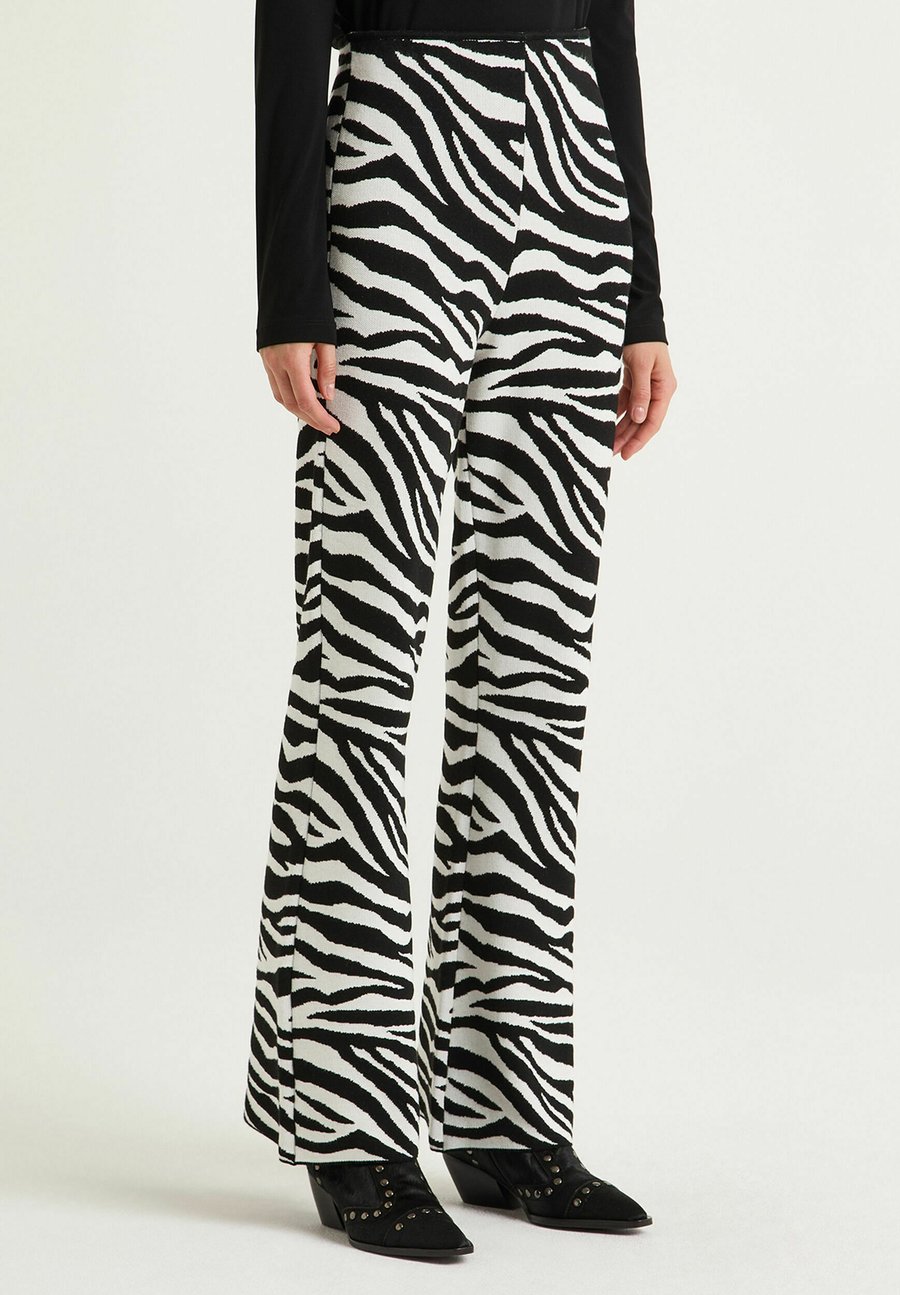 Брюки Maliparmi NEW, Natural/Off-White
Брюки Maliparmi NEW, Natural/Off-White