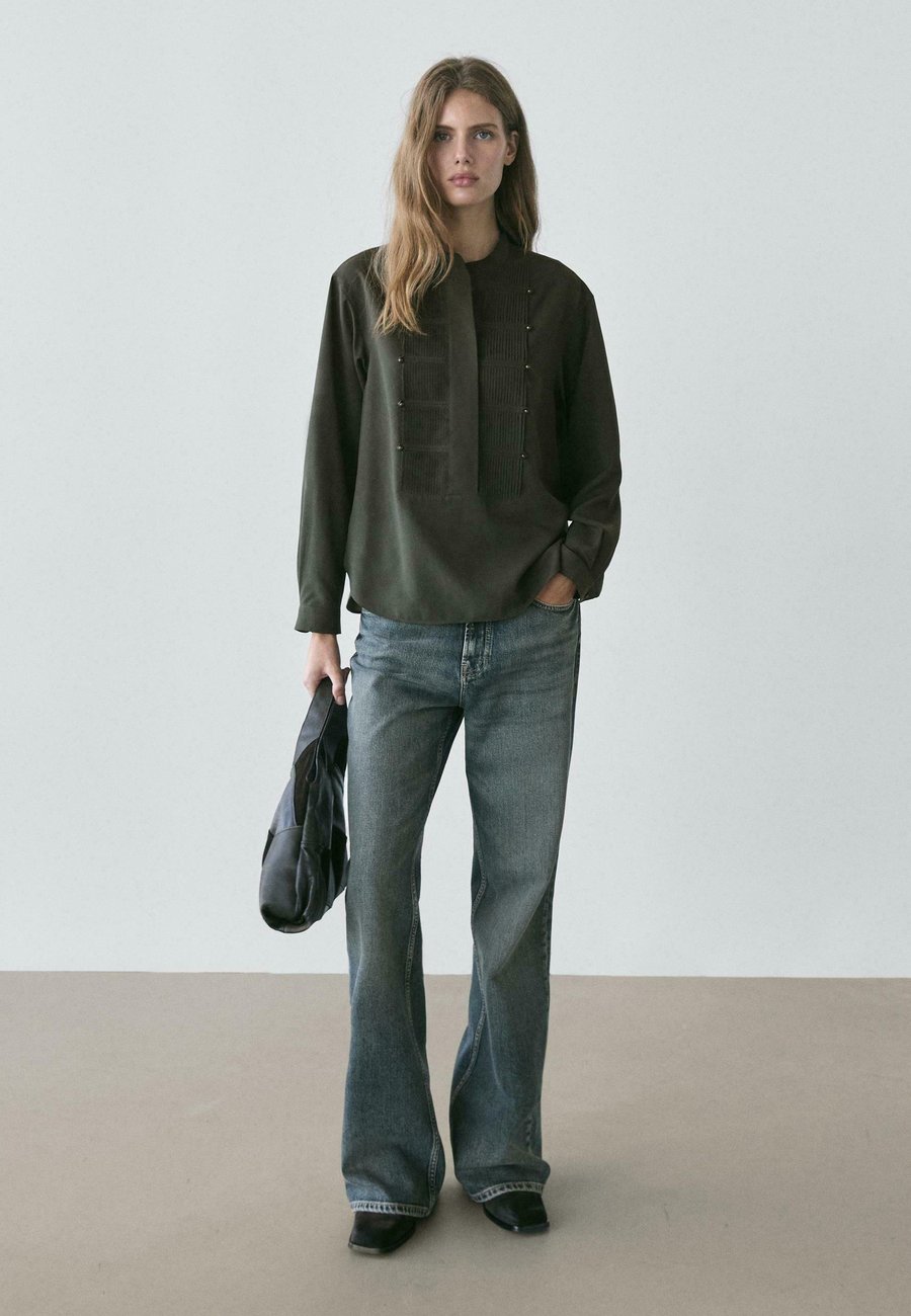 Блуза Massimo Dutti PINTUCK WITH STAND COLLAR , Dark Green
Блуза Massimo Dutti PINTUCK WITH STAND COLLAR , Dark Green