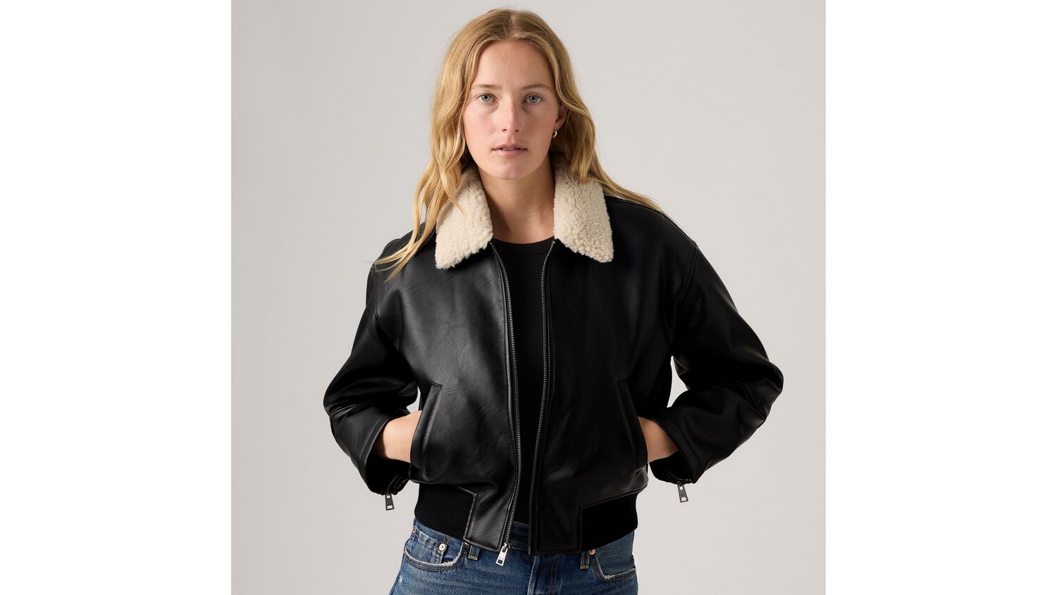 Куртка-бомбер из искусственной кожи с воротником из шерпы Levi's, Black
Куртка-бомбер из искусственной кожи с воротником из шерпы Levi's, Black