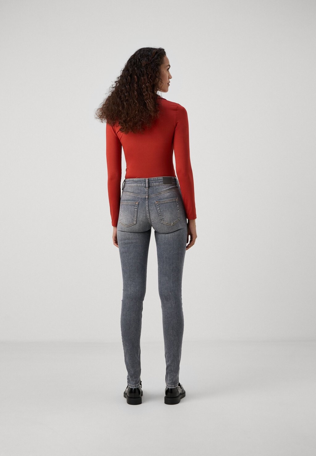 Джинсы облегающие ONLBLUSH MID WAIST DOT ONLY Tall, серый деним
Джинсы облегающие ONLBLUSH MID WAIST DOT ONLY Tall, серый деним