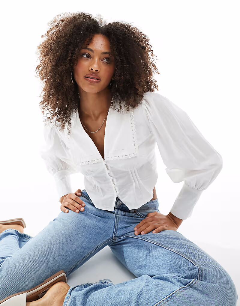 Блузка Pimkie с квадратным воротником, кружевной отделкой и пуговицами белого цвета
Блузка Pimkie с квадратным воротником, кружевной отделкой и пуговицами белого цвета