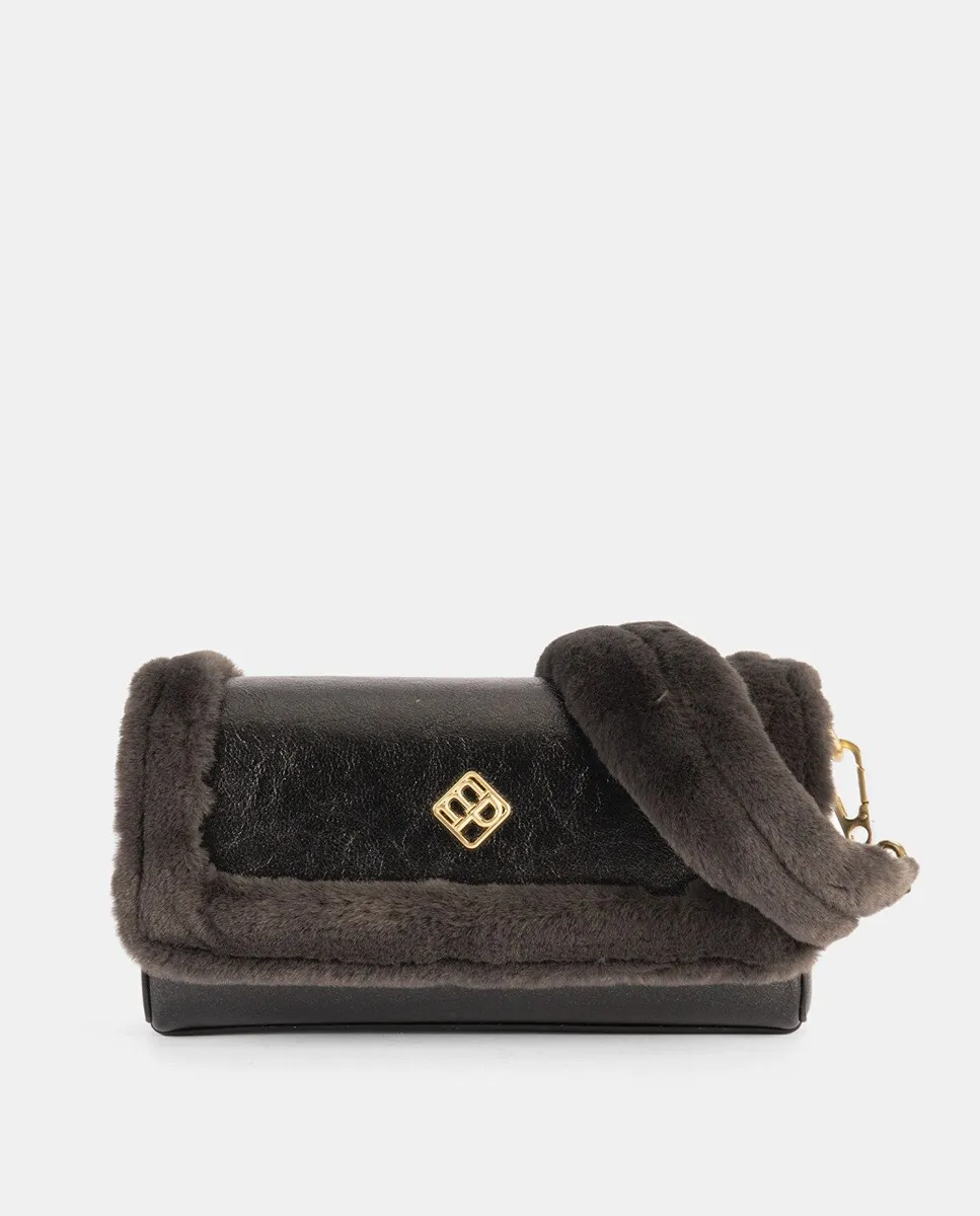 Металлическая сумка-багет с меховой аппликацией на клапане и магнитной застежкой Pepe Moll, черный