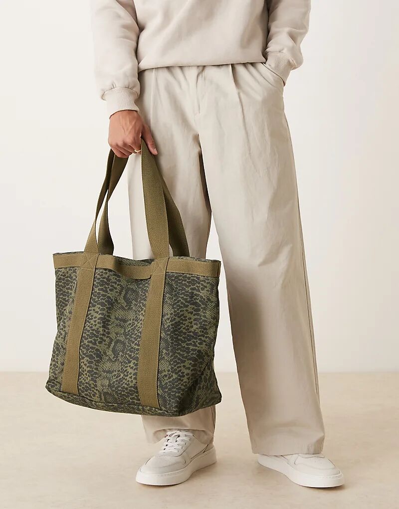 Сумка-тоут ASOS DESIGN со змеиным принтом цвета хаки
Сумка-тоут ASOS DESIGN со змеиным принтом цвета хаки