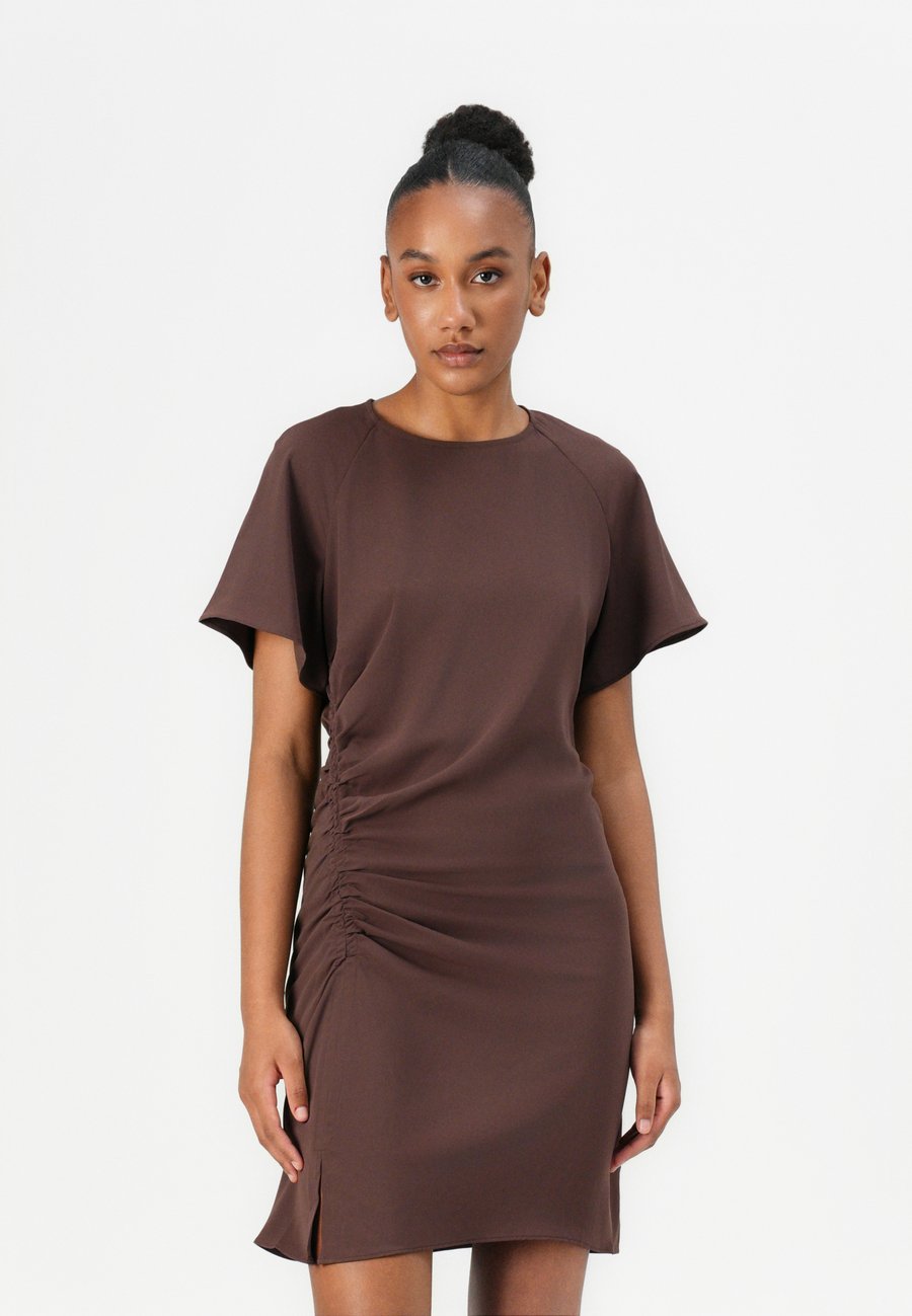Платье Samsøe Samsøe SAALBERO SHORT DRESS, French Roast/Brown
Платье Samsøe Samsøe SAALBERO SHORT DRESS, French Roast/Brown
