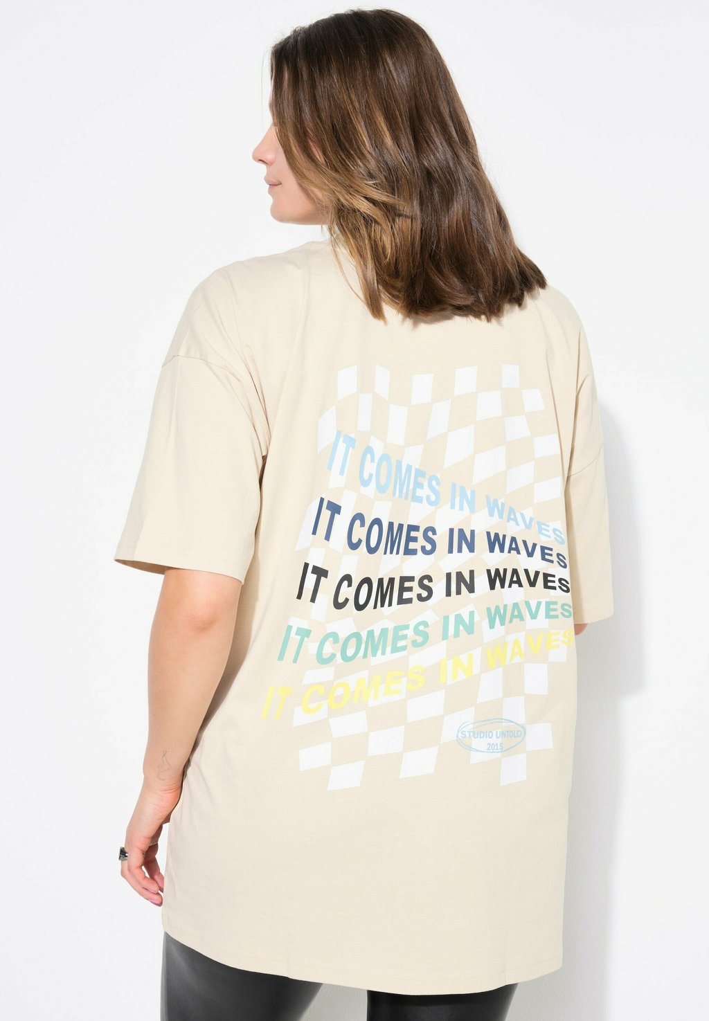 Футболка с принтом Studio Untold, бежевый
Футболка с принтом Studio Untold, бежевый