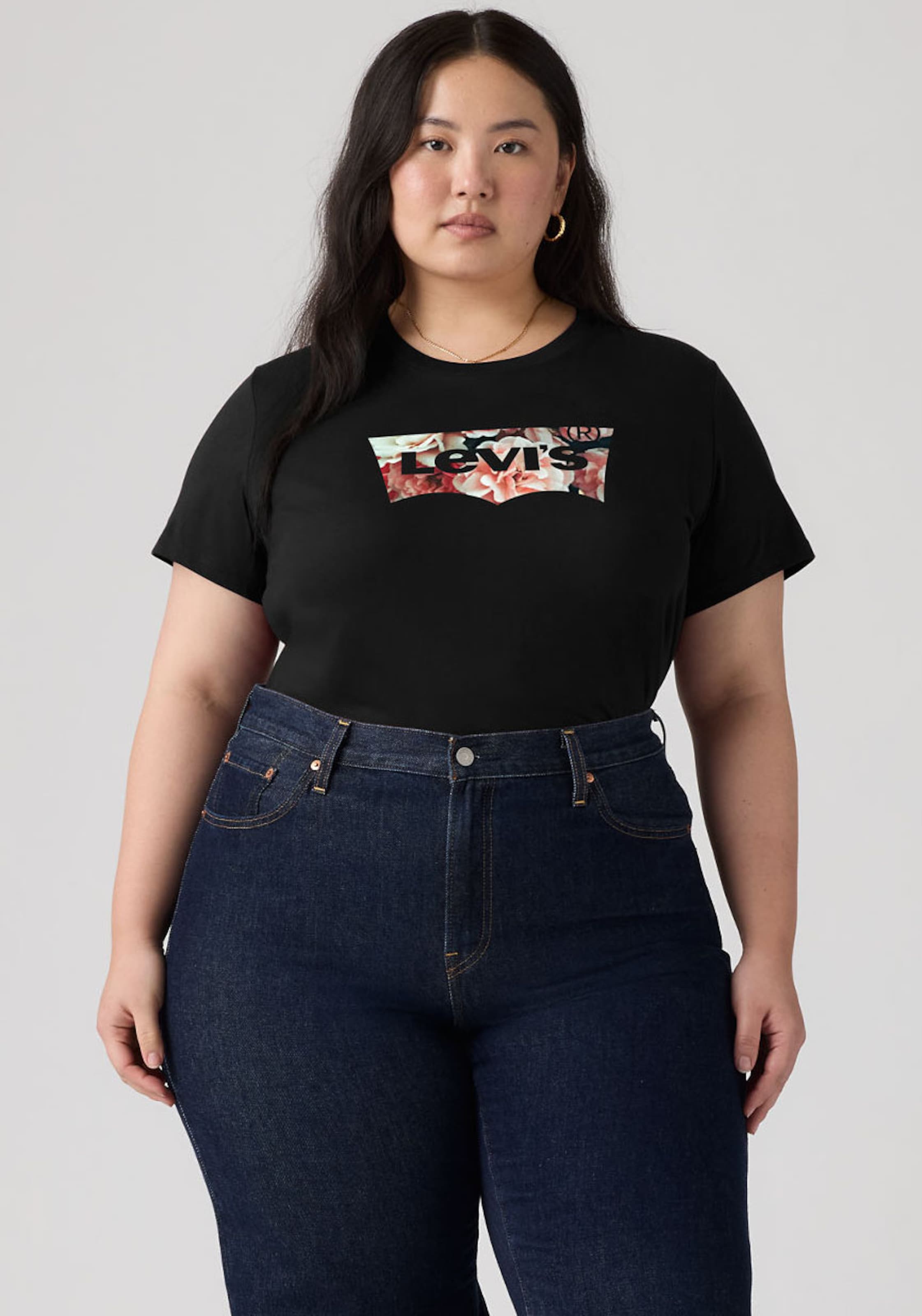 Levi's Plus Футболка 'The Perfect' в черном цвете
Levi's Plus Футболка 'The Perfect' в черном цвете