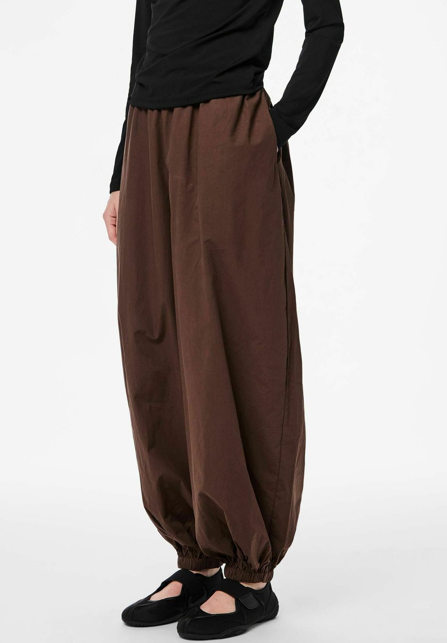 Брюки Pieces PCBELLA BALLOON, Delicioso/Brown
Брюки Pieces PCBELLA BALLOON, Delicioso/Brown