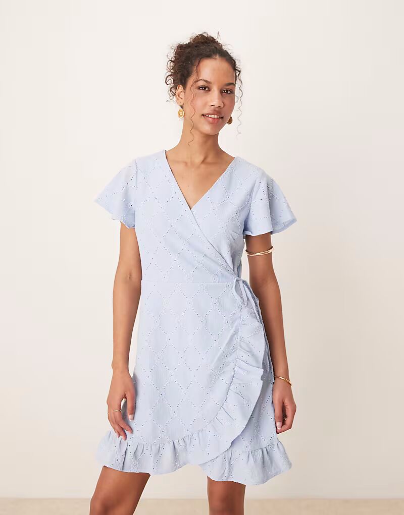 Мини-платье Vila из джерси с вышивкой и запахом в цвете «Кентукки-синее»
Мини-платье Vila из джерси с вышивкой и запахом в цвете «Кентукки-синее»