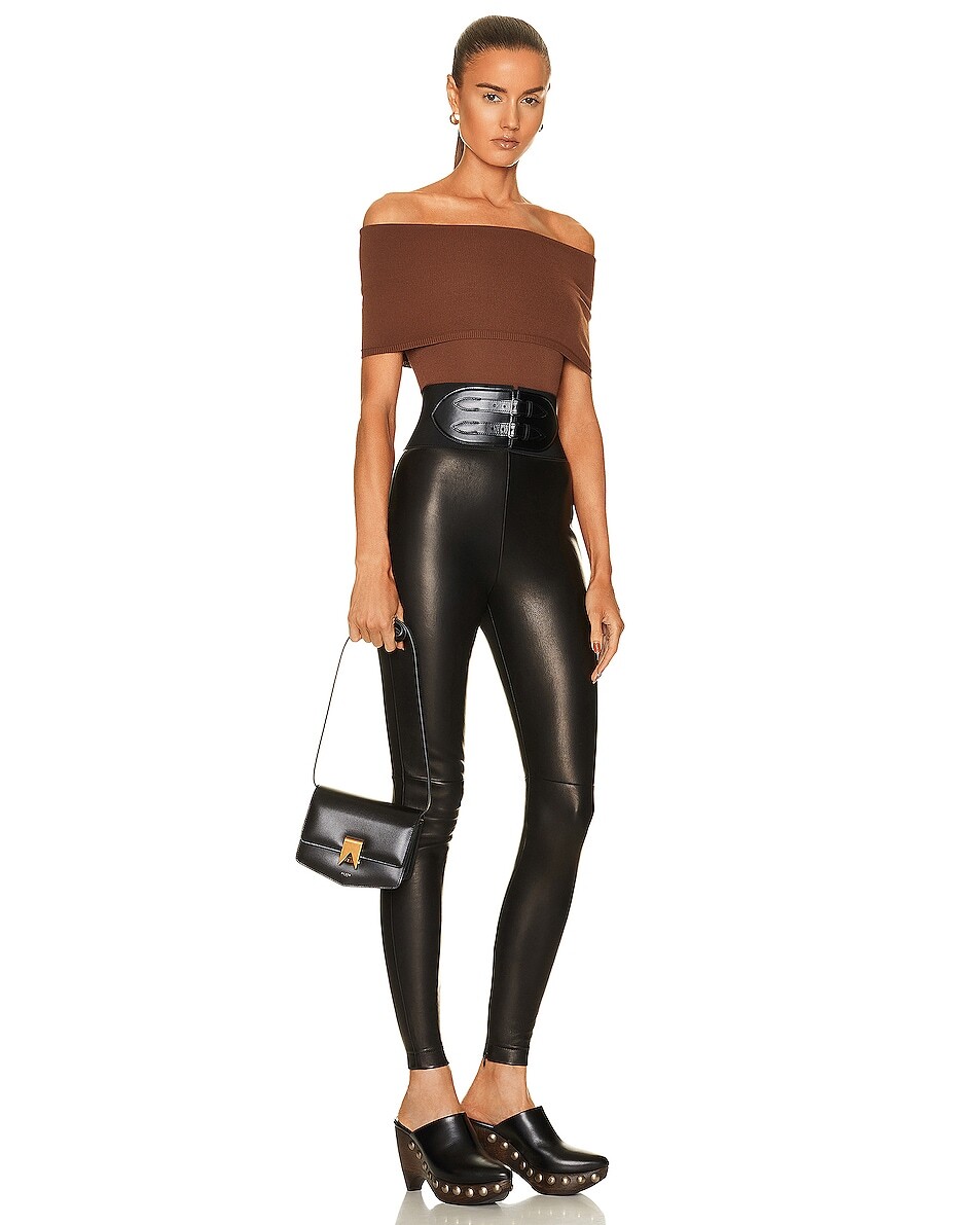 Маленькая сумка Le Papa Alaïa, цвет Noir
Маленькая сумка Le Papa Alaïa, цвет Noir