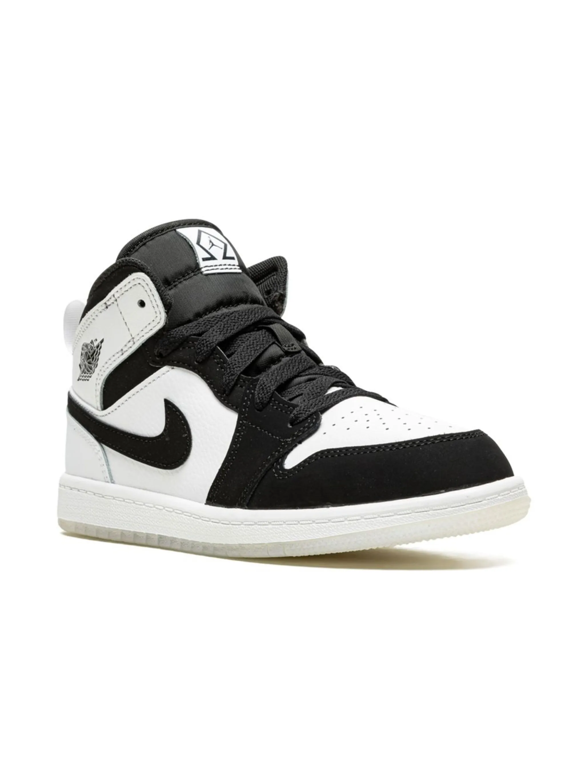 Кроссовки Jordan 1 Mid SE Diamond Jordan Kids, белый
Кроссовки Jordan 1 Mid SE Diamond Jordan Kids, белый