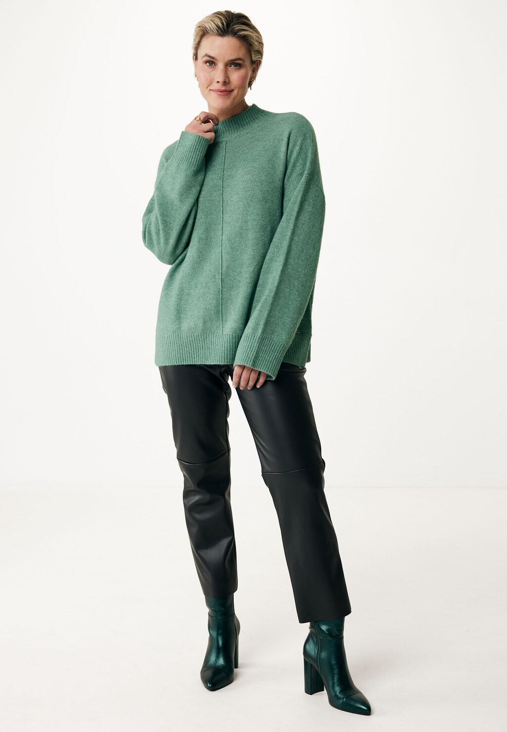 Джемпер FRONT SEAM WITH HIGH NECK Mexx, зеленый
Джемпер FRONT SEAM WITH HIGH NECK Mexx, зеленый