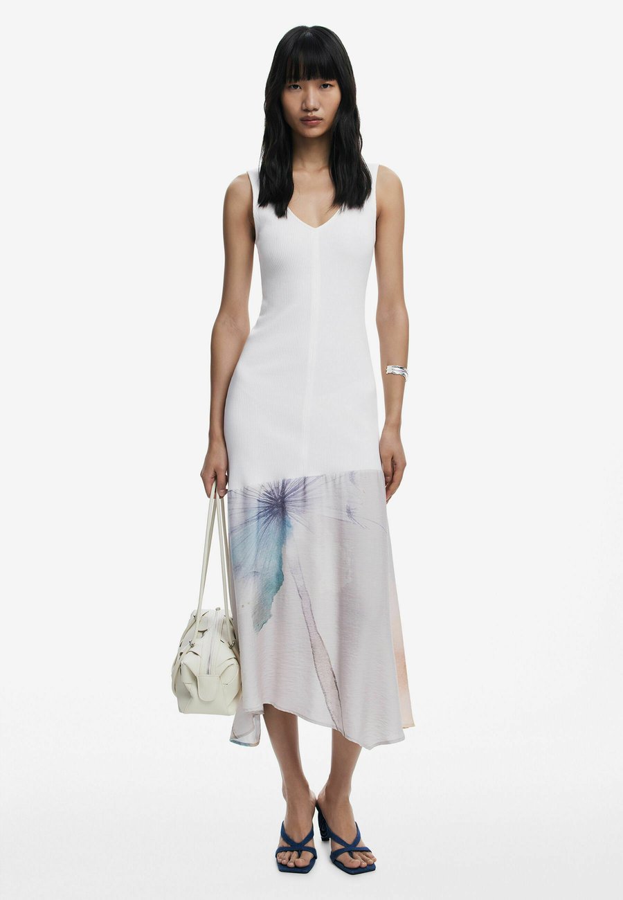 Платье Desigual V-NECK COMBINED, White
Платье Desigual V-NECK COMBINED, White