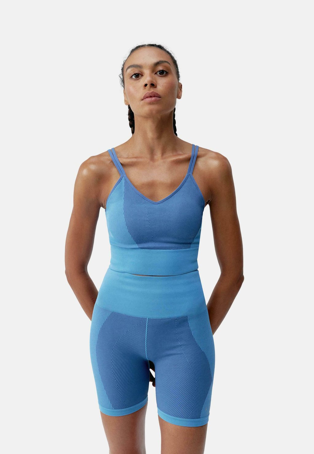 Топ MALIA Born Living Yoga, синий
Топ MALIA Born Living Yoga, синий