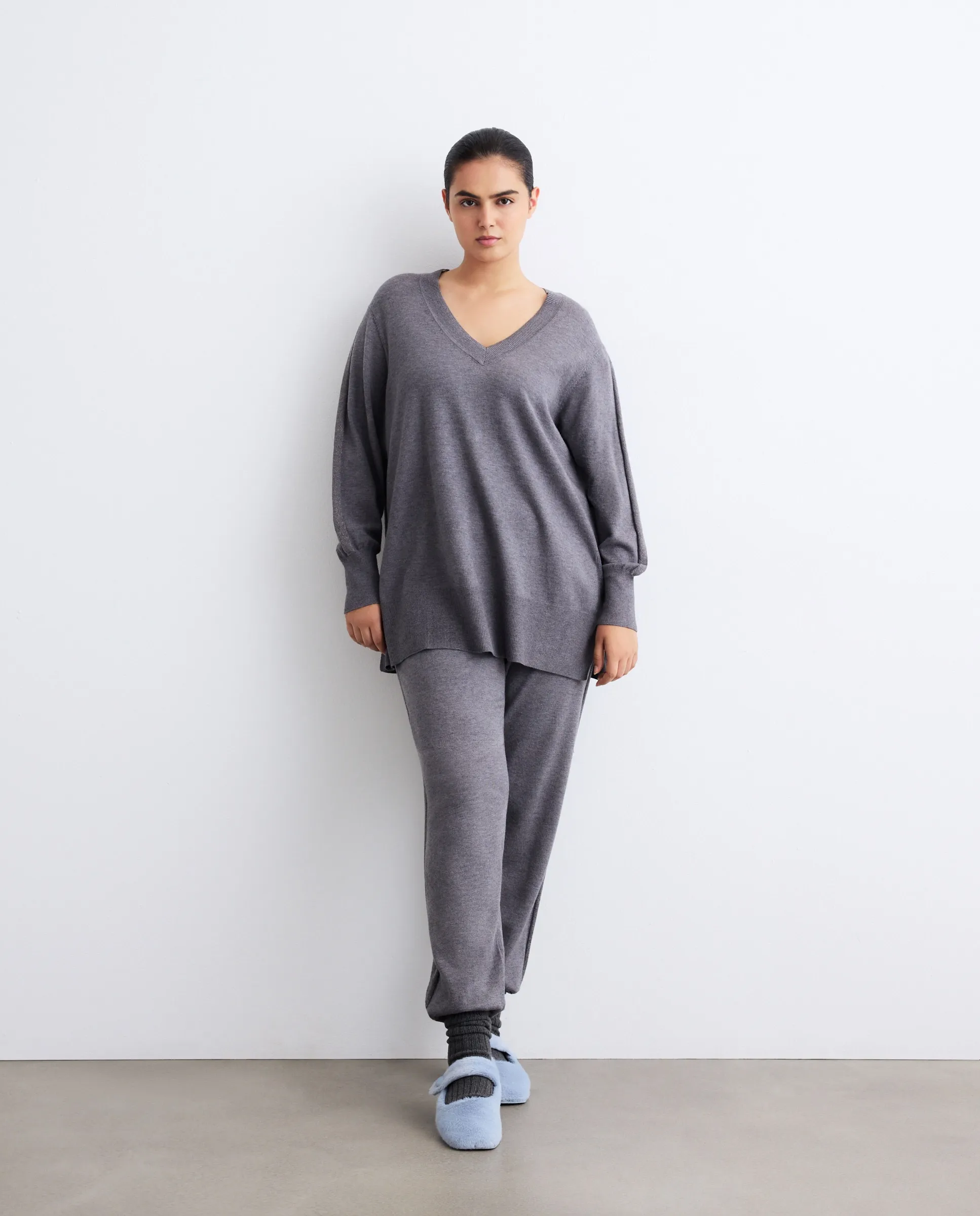 Женская футболка с манжетами на рукавах Couchel, антрацитовый
Женская футболка с манжетами на рукавах Couchel, антрацитовый