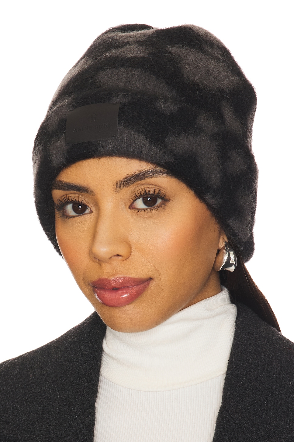Шапочка элиа Anine Bing, цвет black and grey heart 
Шапочка элиа Anine Bing, цвет black and grey heart