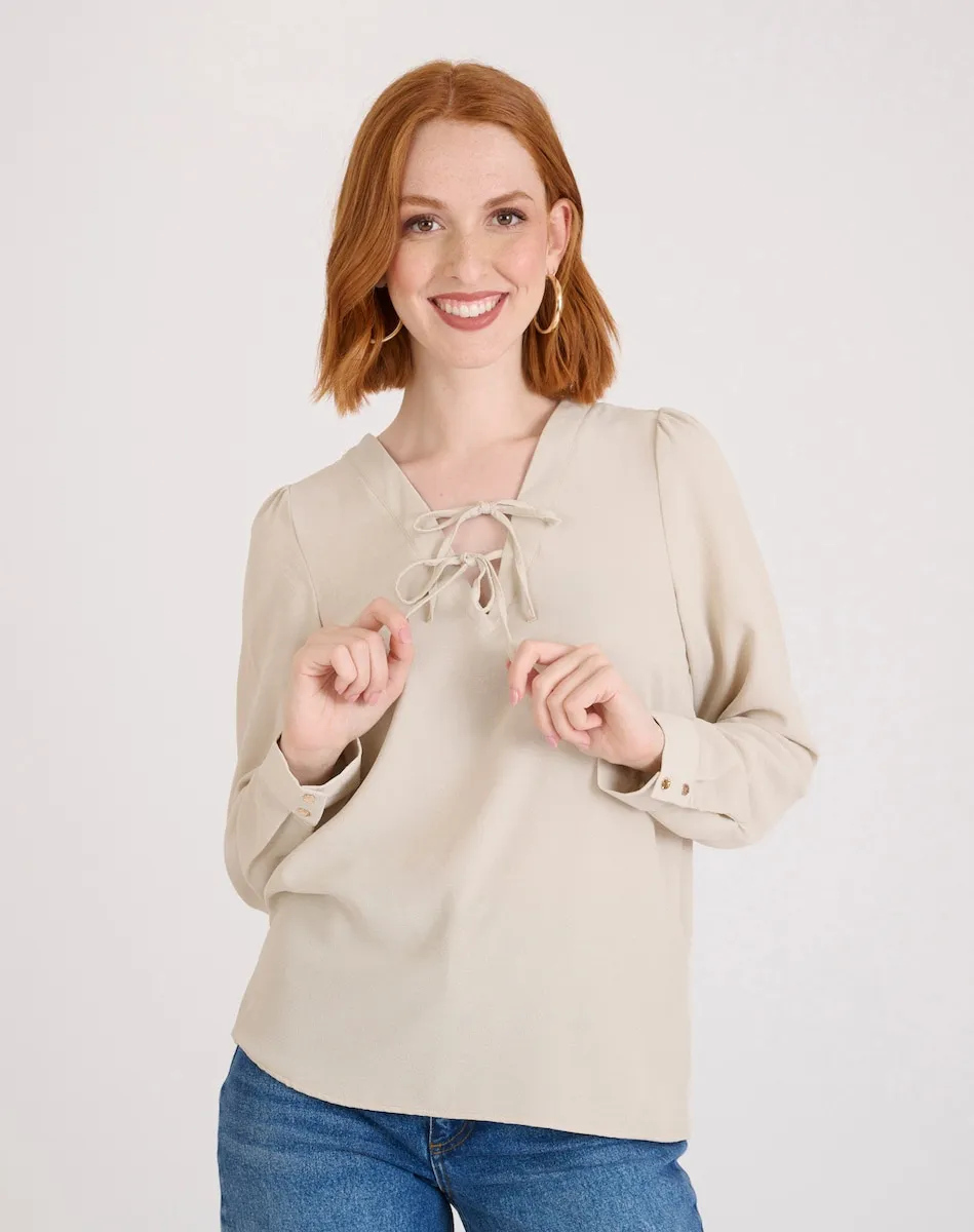 Женская блузка с V-образным вырезом и прямым кроем Naf Naf, бежевый
Женская блузка с V-образным вырезом и прямым кроем Naf Naf, бежевый