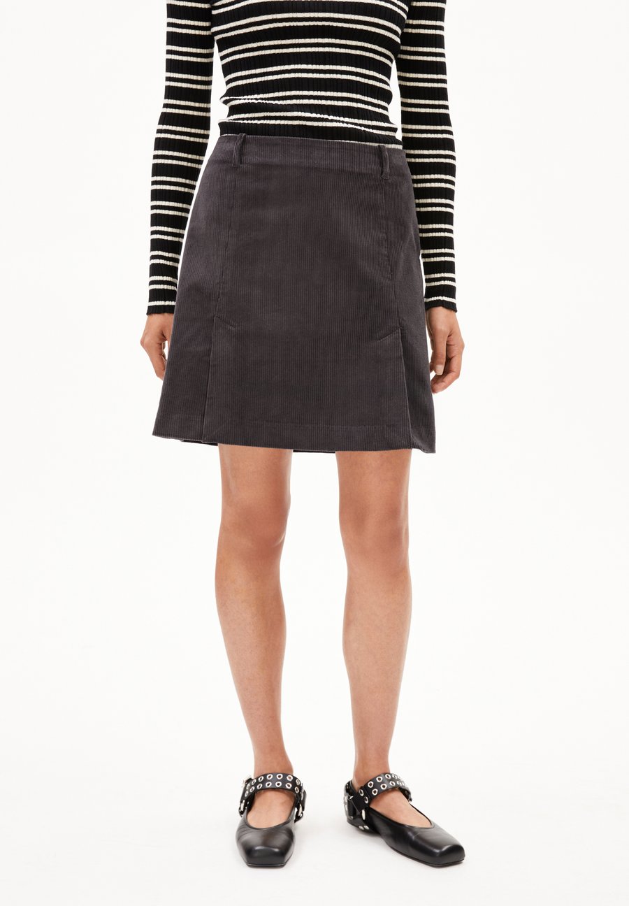 Юбка ARMEDANGELS ZALAIAA, Dark Steel/Metallic Black
Юбка ARMEDANGELS ZALAIAA, Dark Steel/Metallic Black