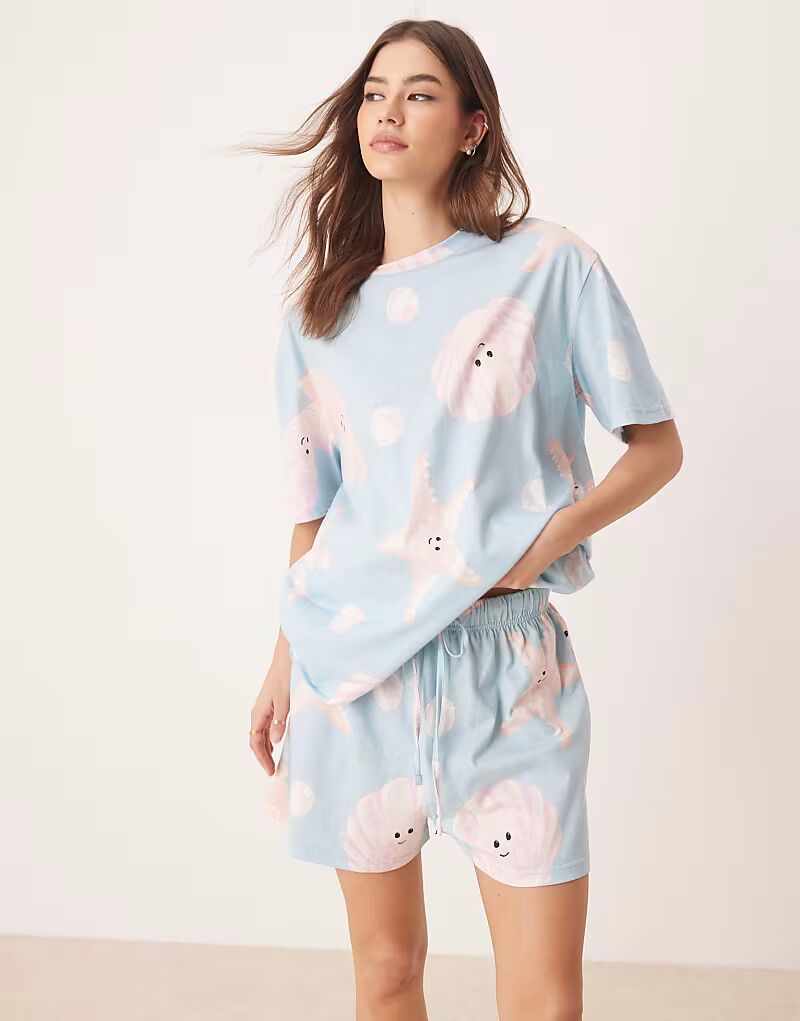 Комплект из футболки и шорт свободного кроя ASOS DESIGN нежно-голубого цвета 
Комплект из футболки и шорт свободного кроя ASOS DESIGN нежно-голубого цвета