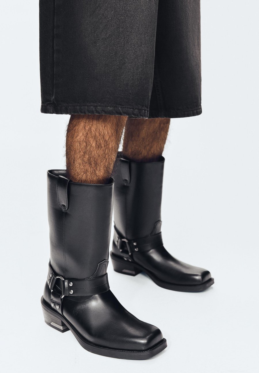 Ботинки Bershka Cowboy/biker ankle boot, Black
Ботинки Bershka Cowboy/biker ankle boot, Black