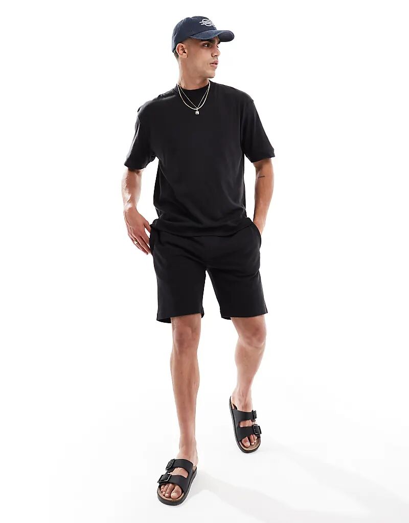 Комплект из футболки и шорт Brave Soul из хлопковой смеси черного цвета
Комплект из футболки и шорт Brave Soul из хлопковой смеси черного цвета