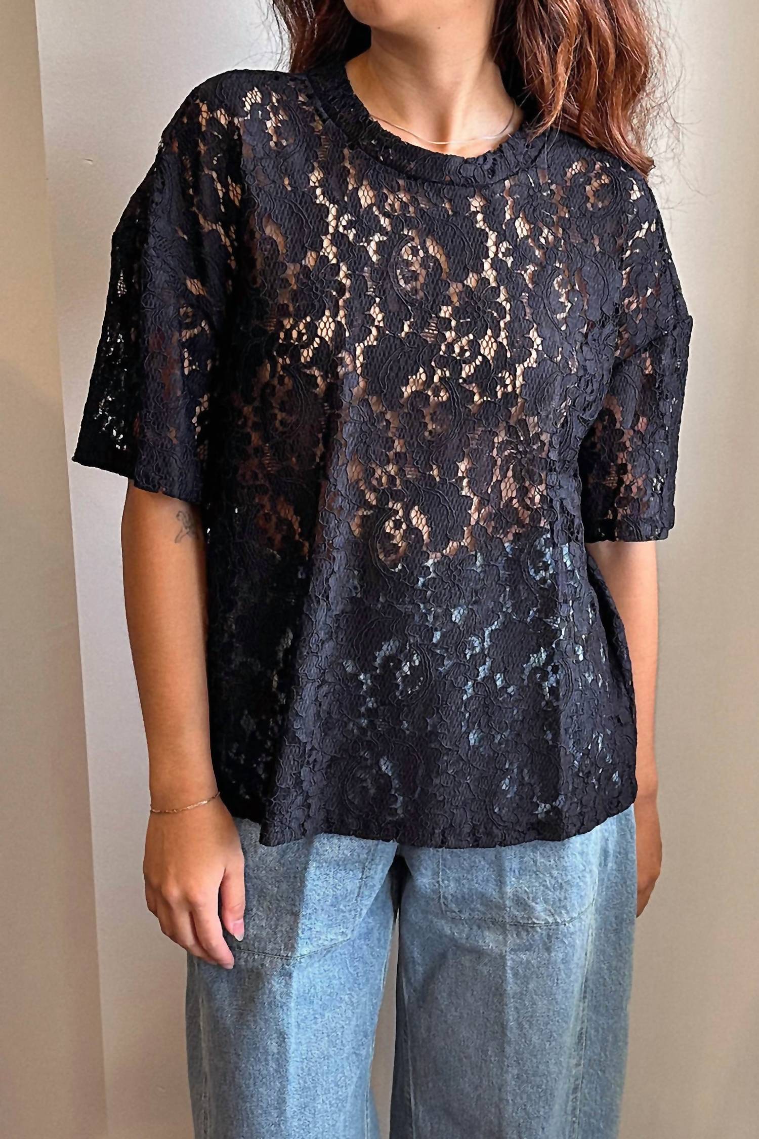 Футболка Ada в черном цвете No. 6
Футболка Ada в черном цвете No. 6