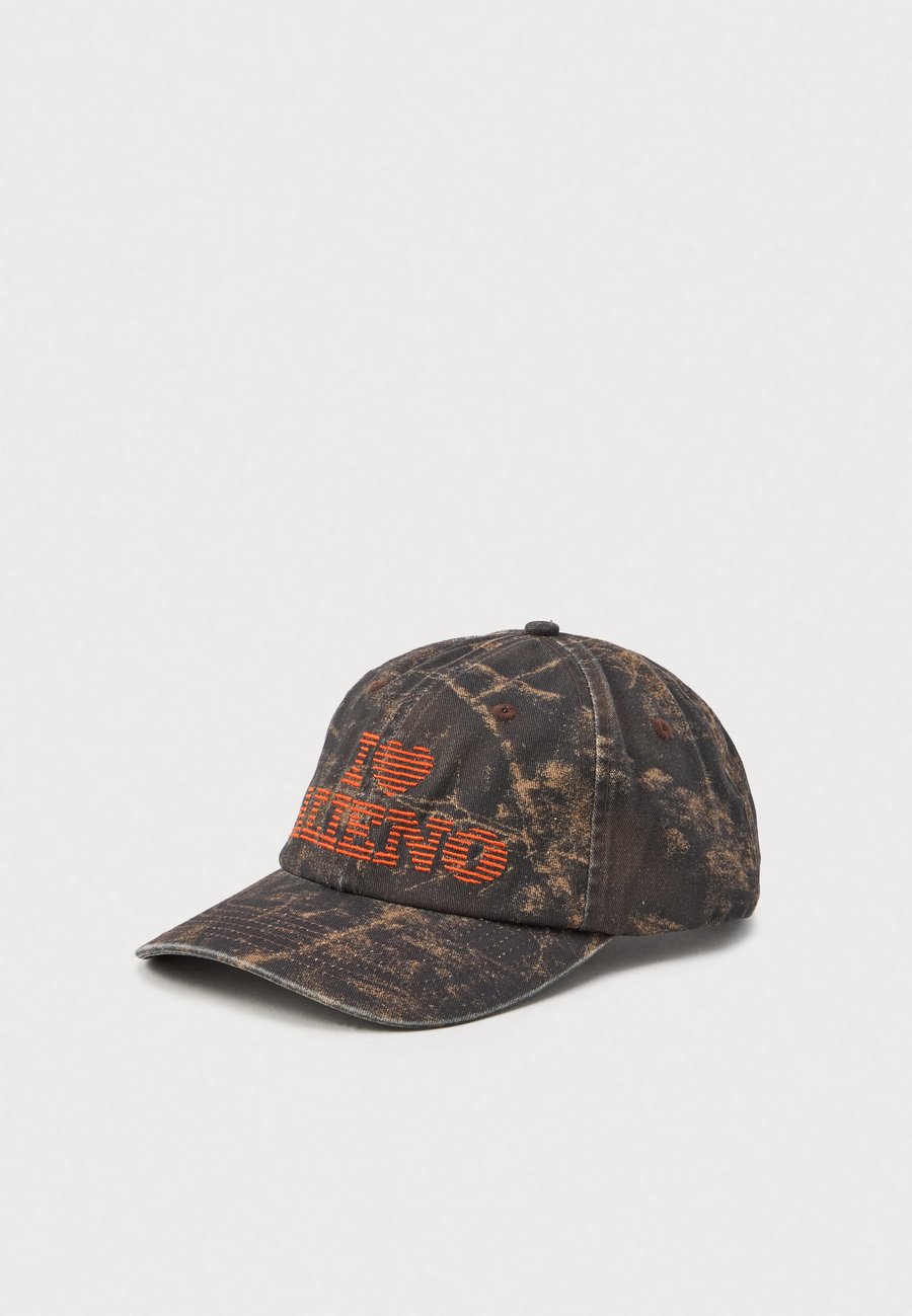 Бейсболка No Problemo HEART CAMO CAP UNISEX, Brown
Бейсболка No Problemo HEART CAMO CAP UNISEX, Brown