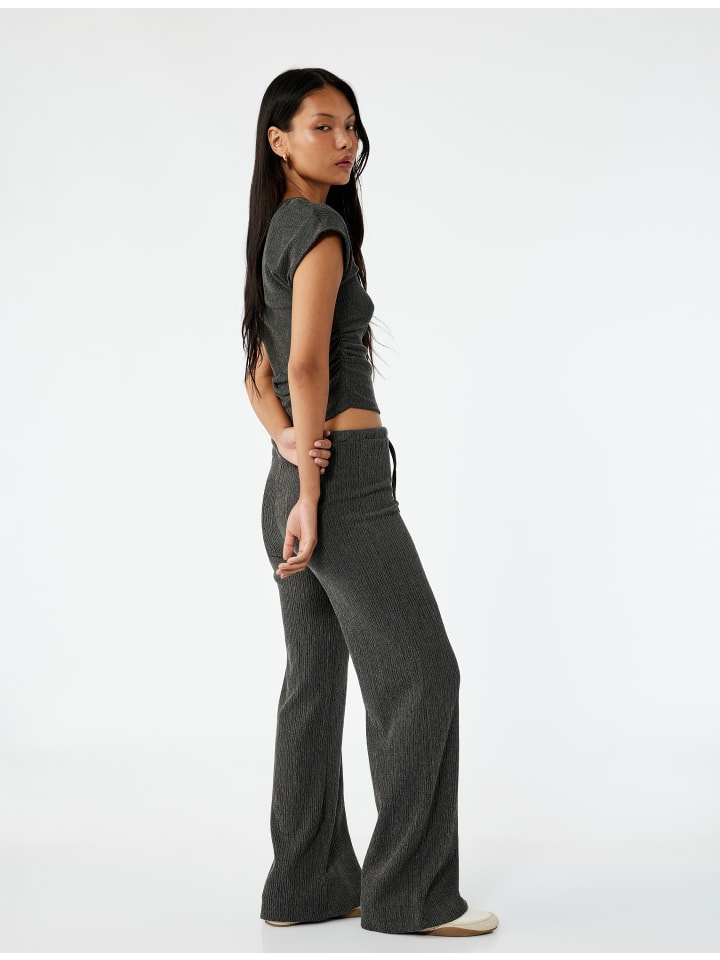 Брюки антрацитового цвета KOTON
Брюки антрацитового цвета KOTON