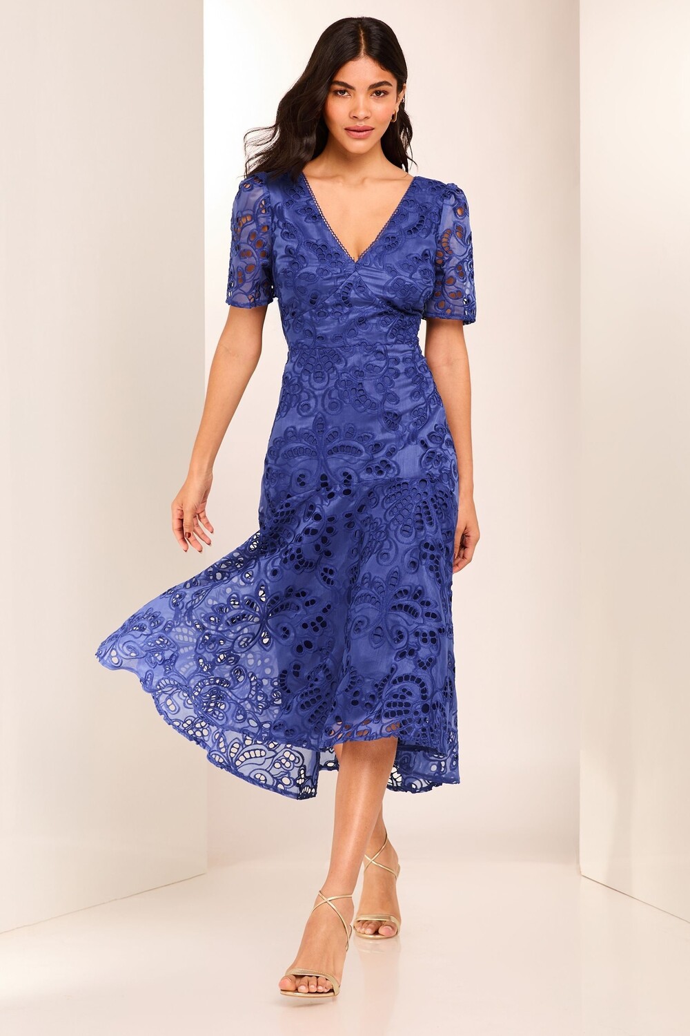 Платье миди с короткими рукавами и V образным вырезом из высококачественного кружева бродери Lipsy, синий
Платье миди с короткими рукавами и V образным вырезом из высококачественного кружева бродери Lipsy, синий