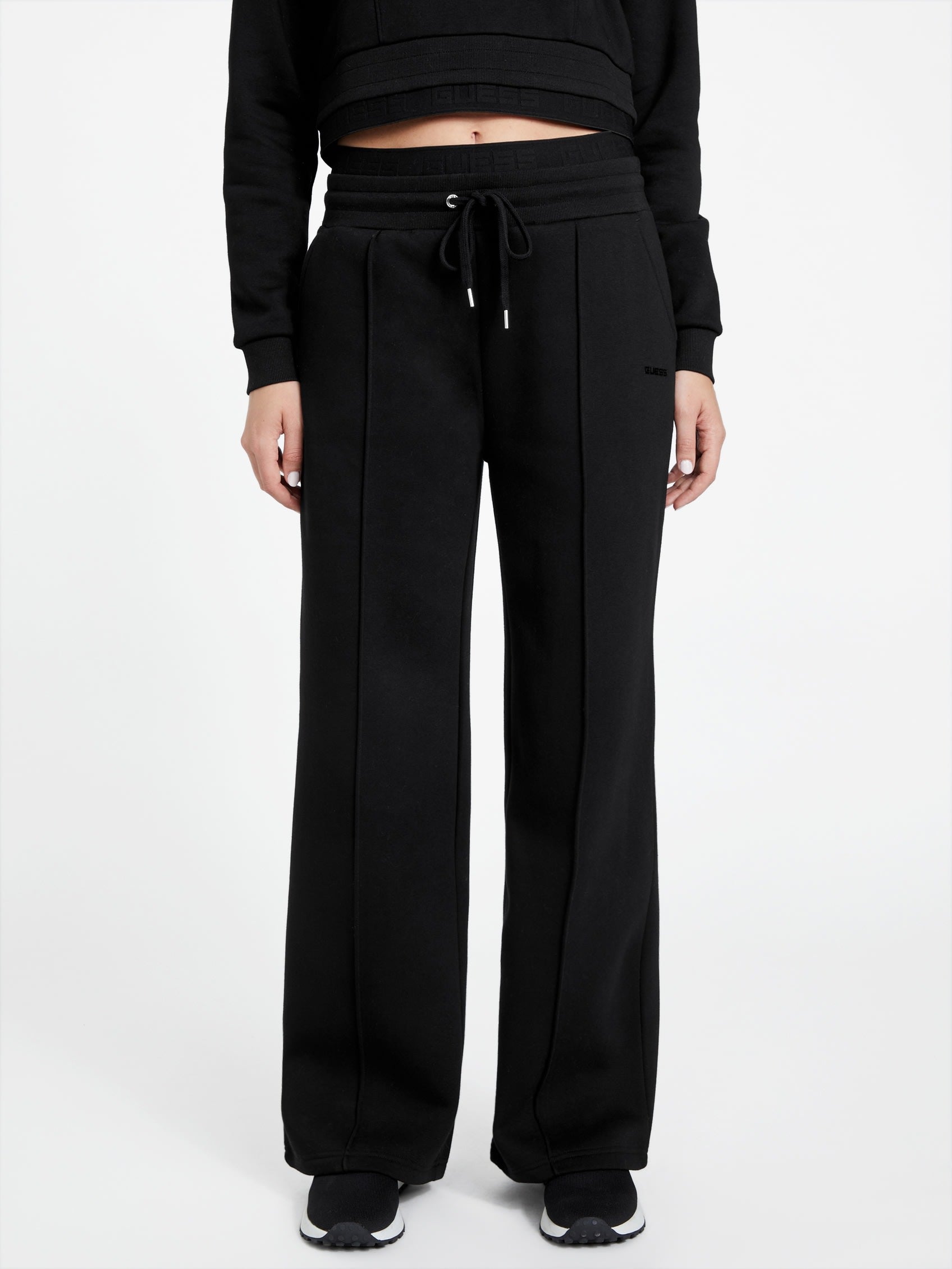 Ливи широкие джоггеры Guess Factory, черный
Ливи широкие джоггеры Guess Factory, черный