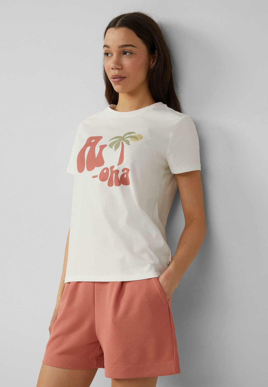 Футболка с принтом QS, белый
Футболка с принтом QS, белый