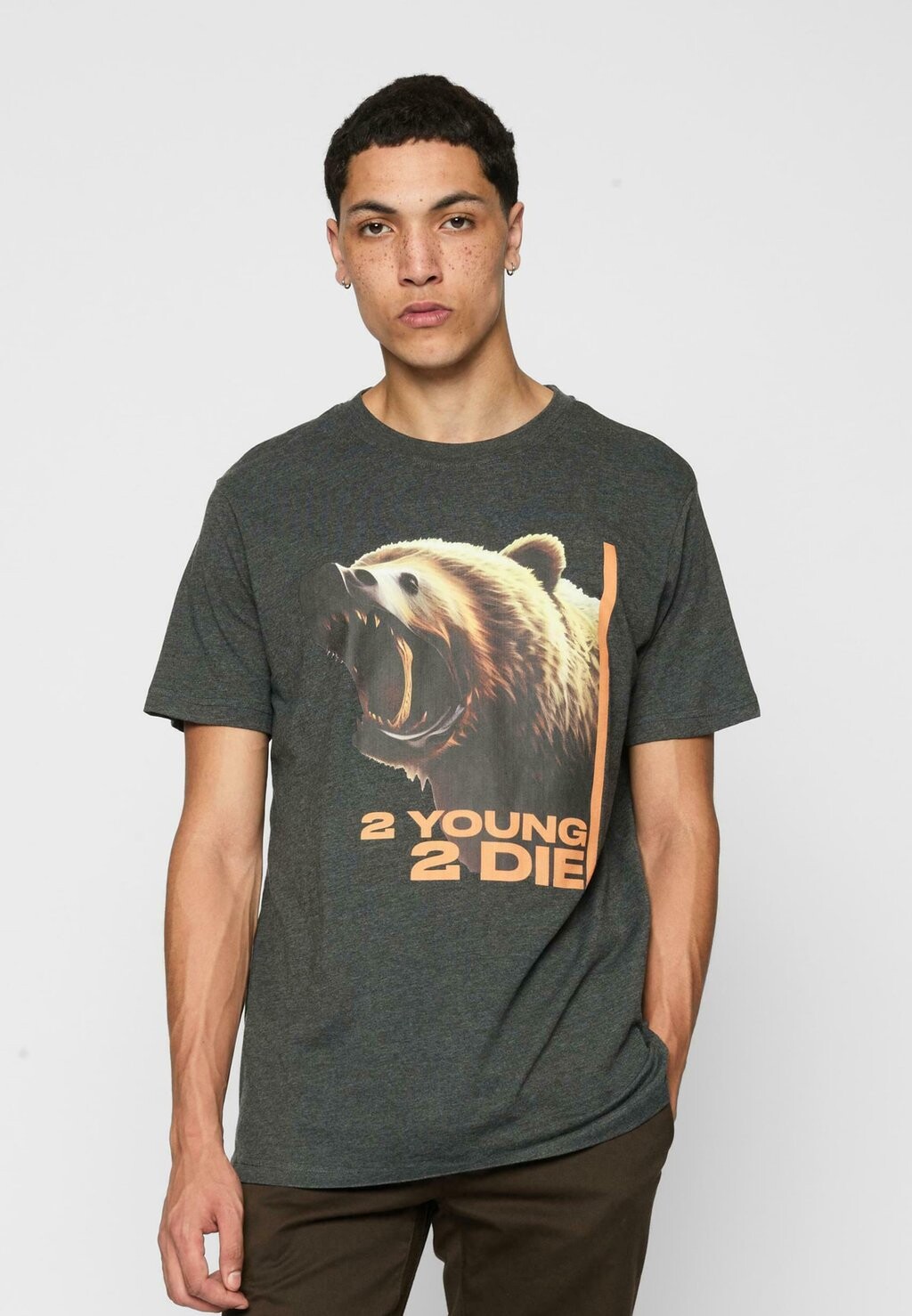 Футболки с принтом 2 YOUNG 2 DIE Mister Tee, темно-серый
Футболки с принтом 2 YOUNG 2 DIE Mister Tee, темно-серый