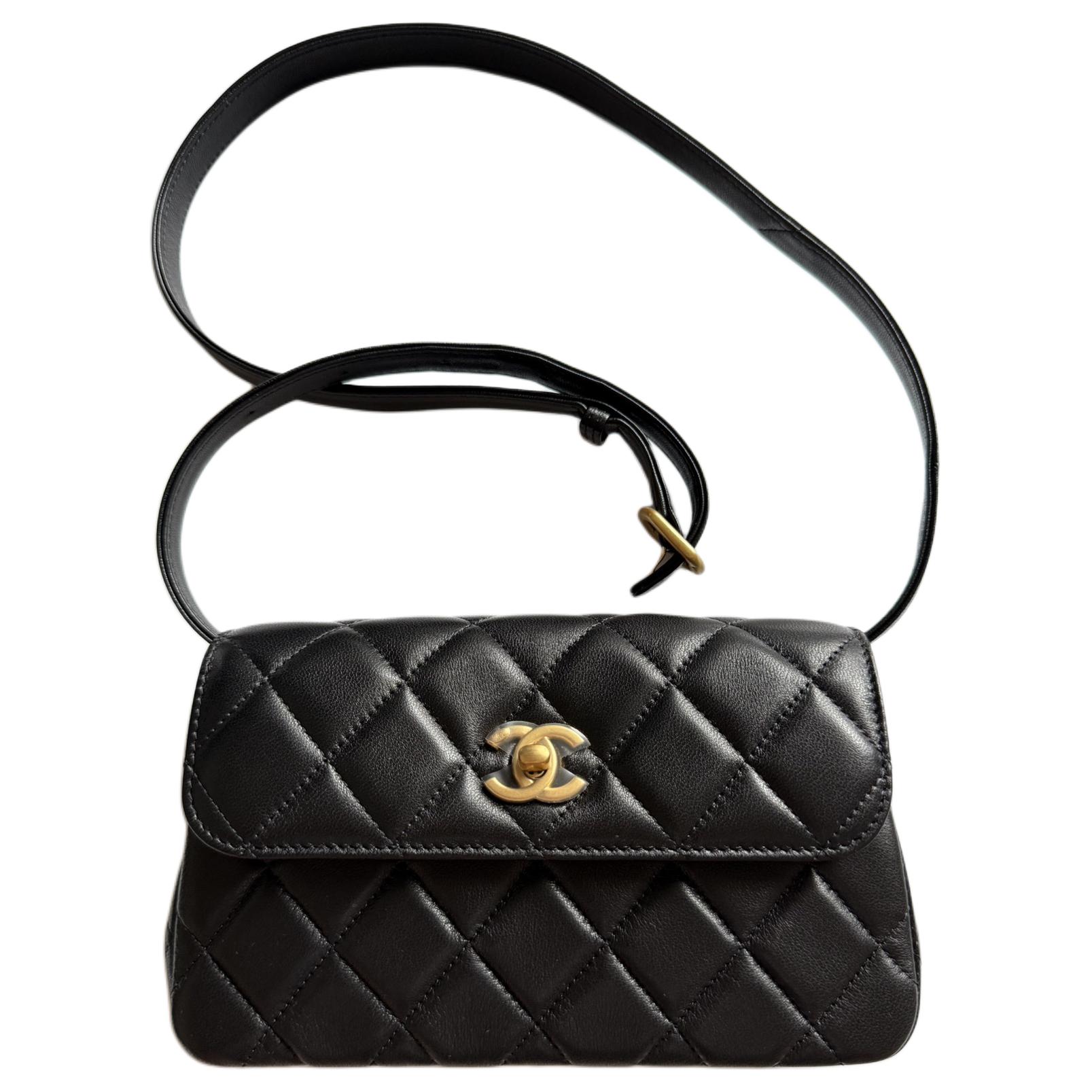 CHANEL Женская черная сумка-кроссбод из овчины
CHANEL Женская черная сумка-кроссбод из овчины