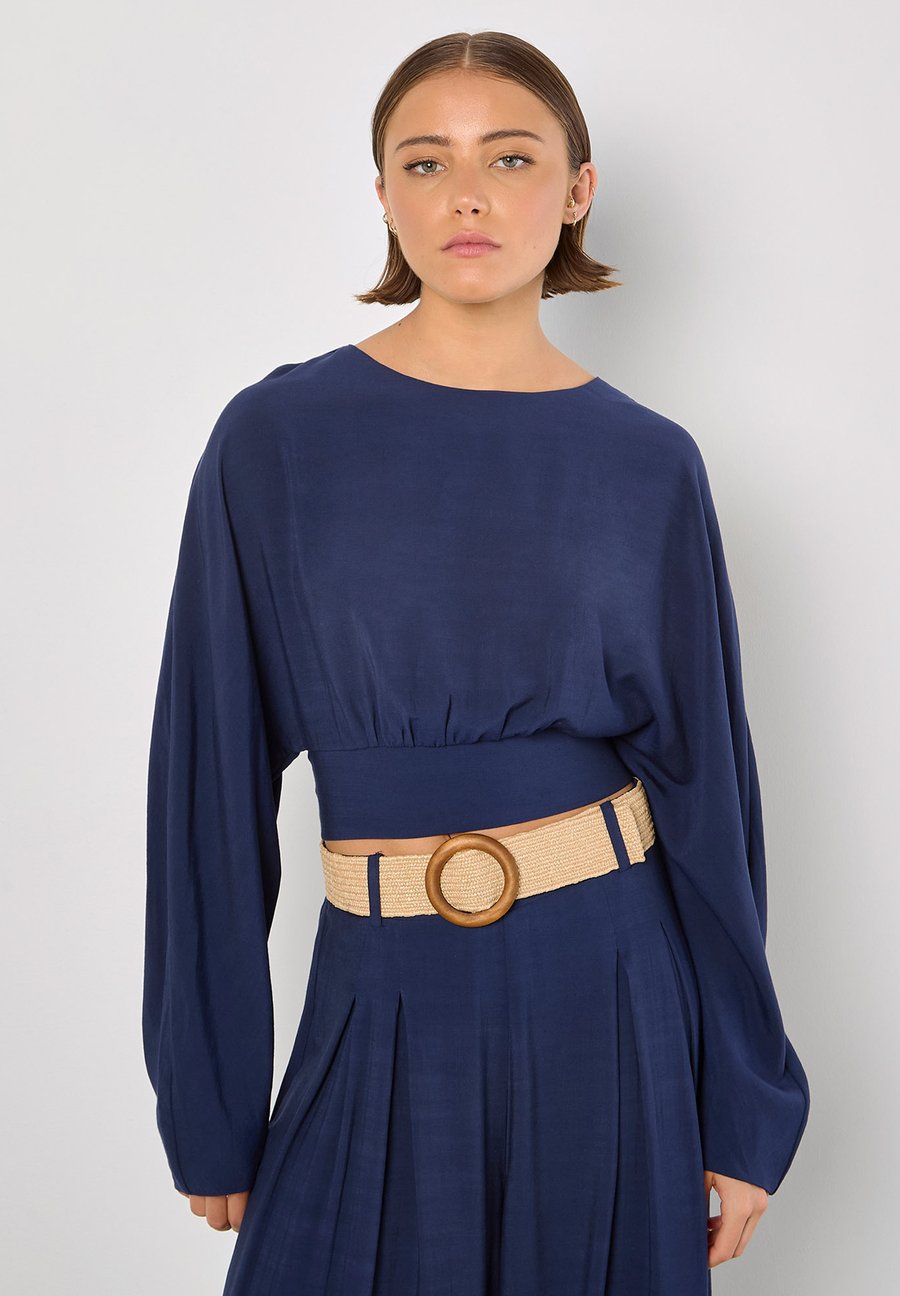 Блуза Apricot CROP BATWING OPEN BACK, Navy/Dark Blue
Блуза Apricot CROP BATWING OPEN BACK, Navy/Dark Blue