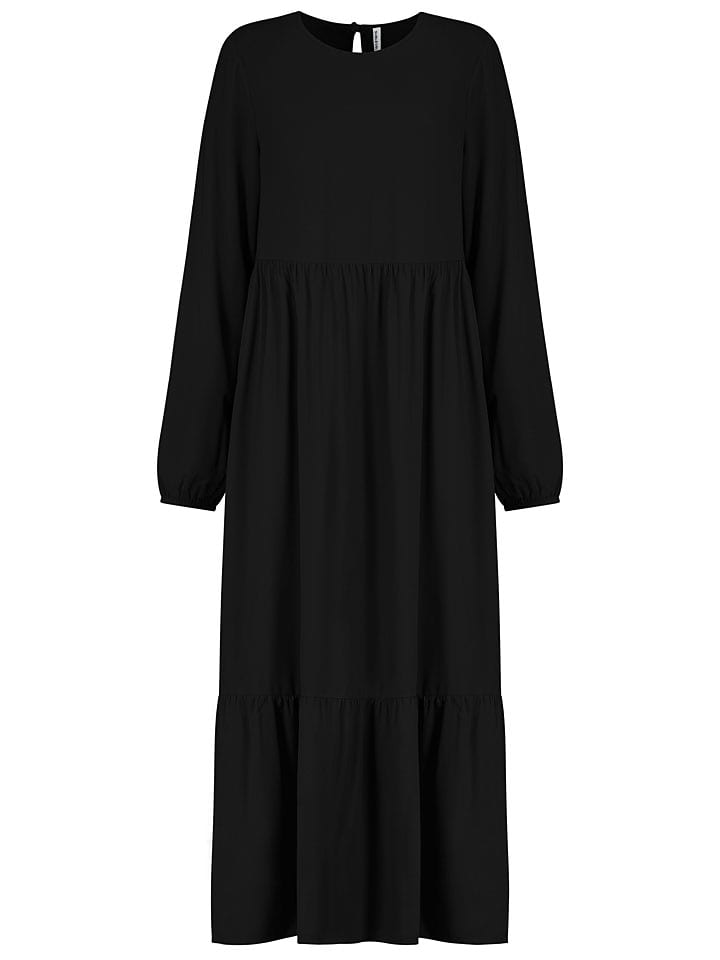 Платье в черном Sublevel
Платье в черном Sublevel