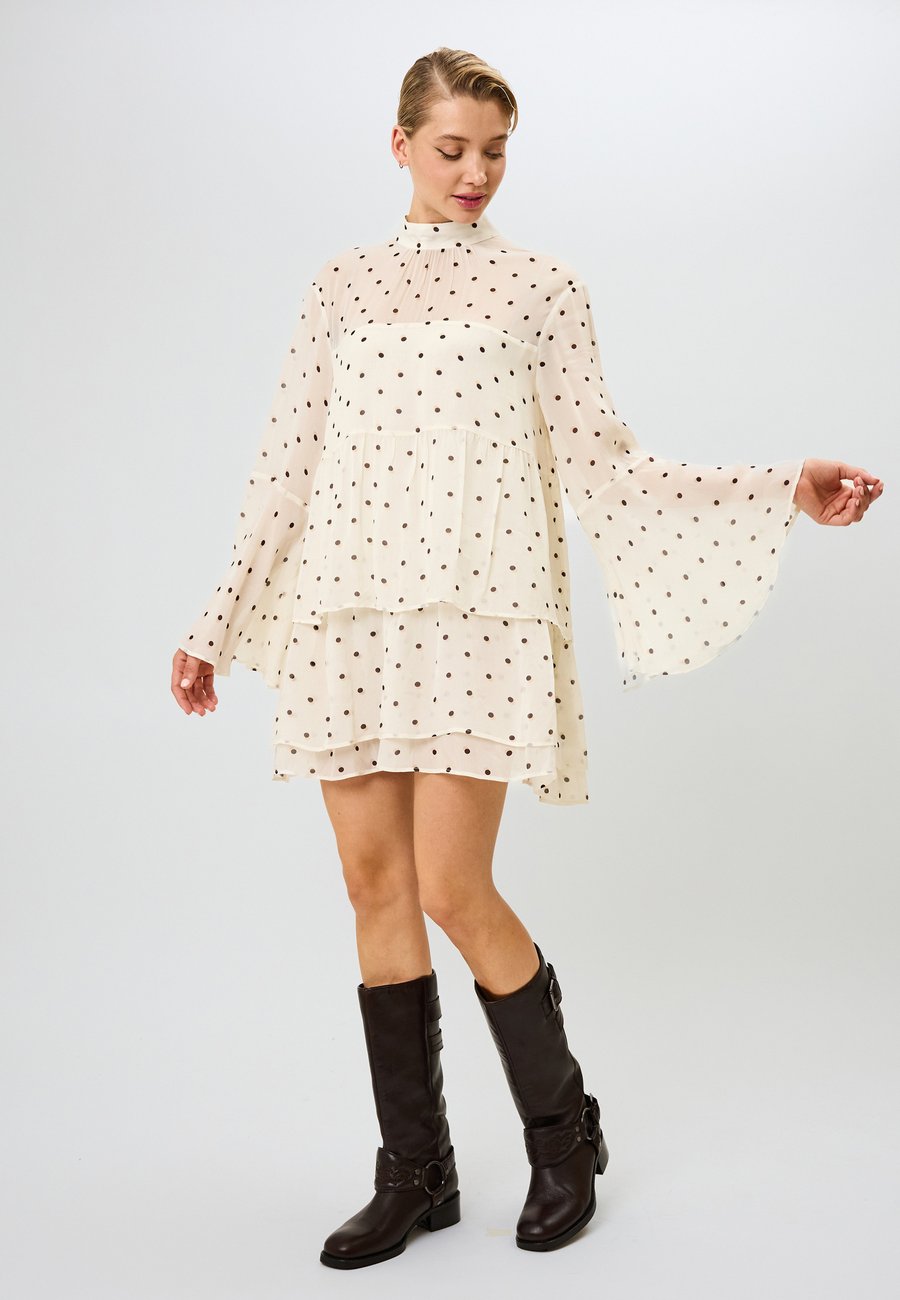 Платье OH APRIL LAVINIA VOLANT , Polkadot/Beige
Платье OH APRIL LAVINIA VOLANT , Polkadot/Beige