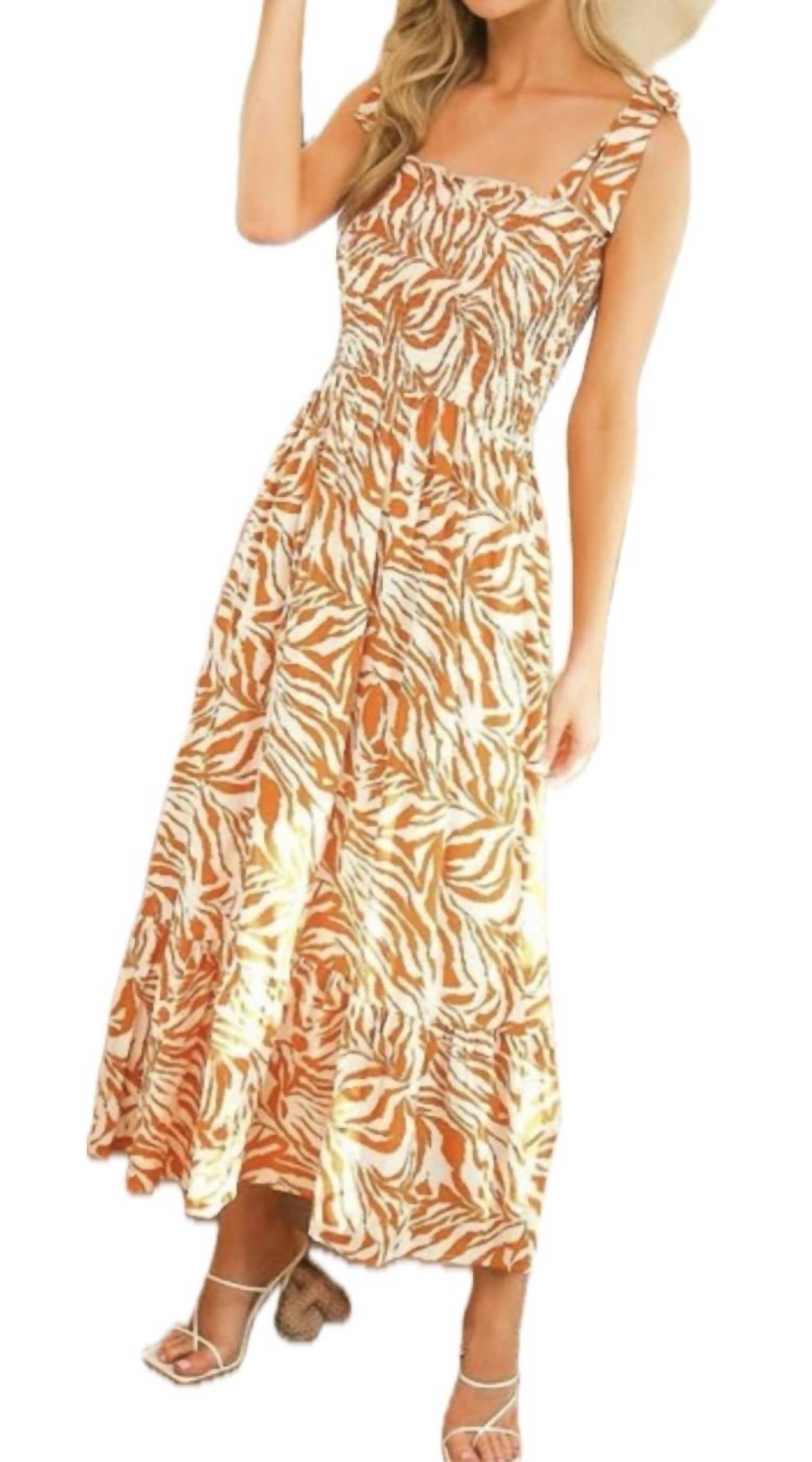 Оранжевое макси-платье с принтом животных Vine & Love
Оранжевое макси-платье с принтом животных Vine & Love