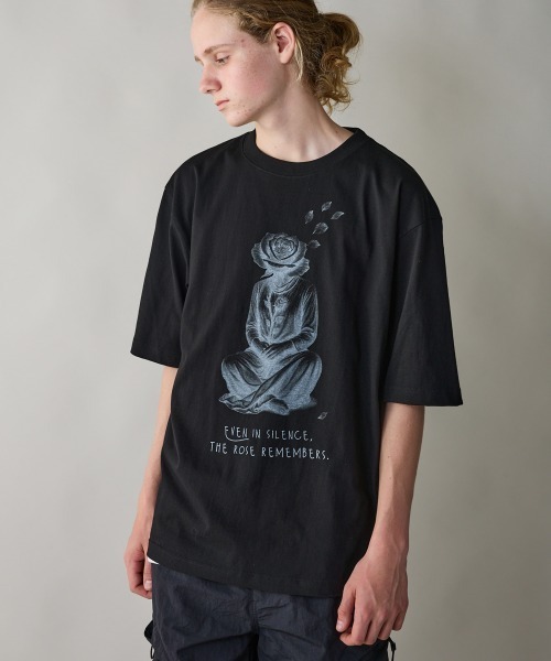 Rehacer Футболка, релакс-фит, Silent Bloom, черный
Rehacer Футболка, релакс-фит, Silent Bloom, черный