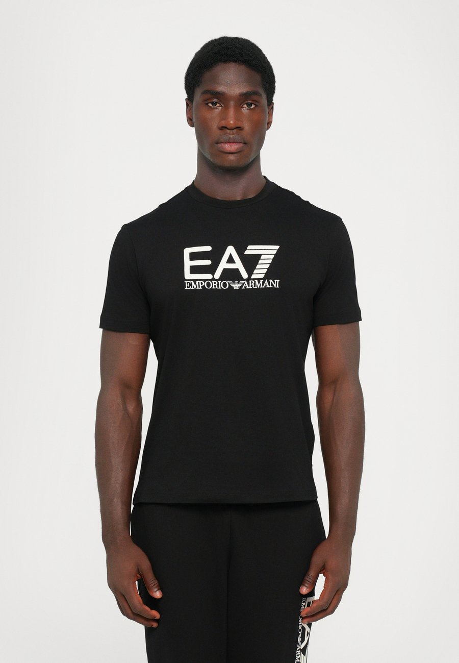 Футболка EA7 Emporio Armani TRAIN VISIBILITY TEE, Black/Cream/Black
Футболка EA7 Emporio Armani TRAIN VISIBILITY TEE, Black/Cream/Black