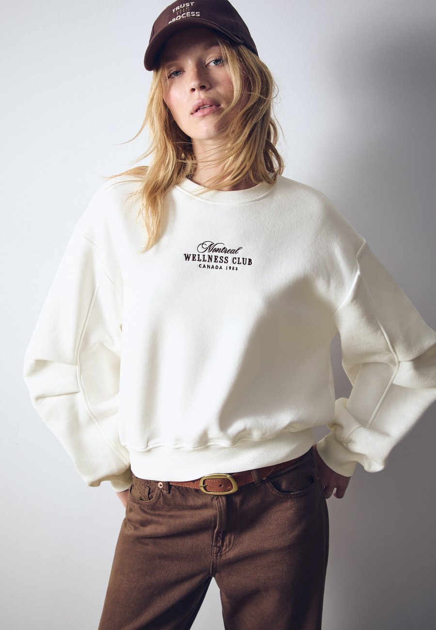 Толстовка Stradivarius Sweatshirt, Beige
Толстовка Stradivarius Sweatshirt, Beige